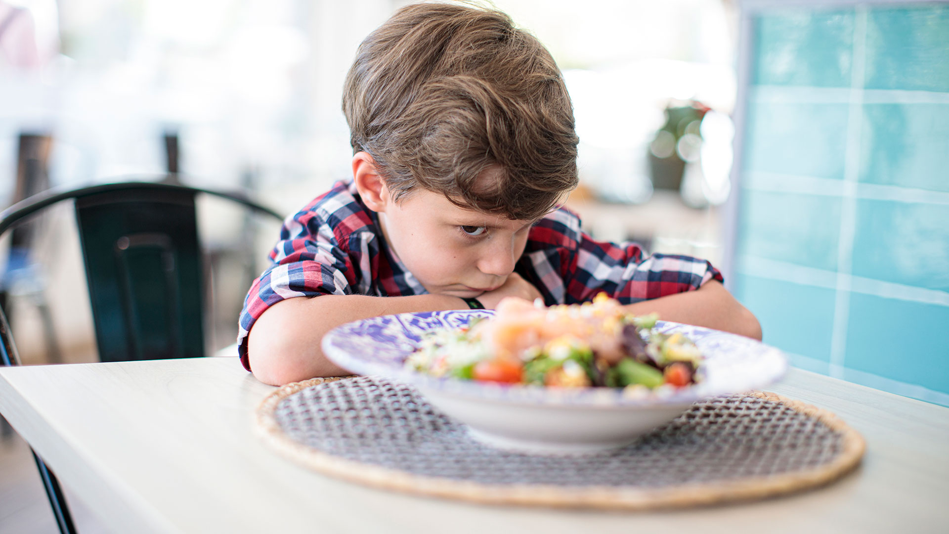 Los consumos poco frecuentes de alimentos protectores terminan siendo los de mayor incidencia en la baja calidad que caracteriza a la dieta infantil (Getty)