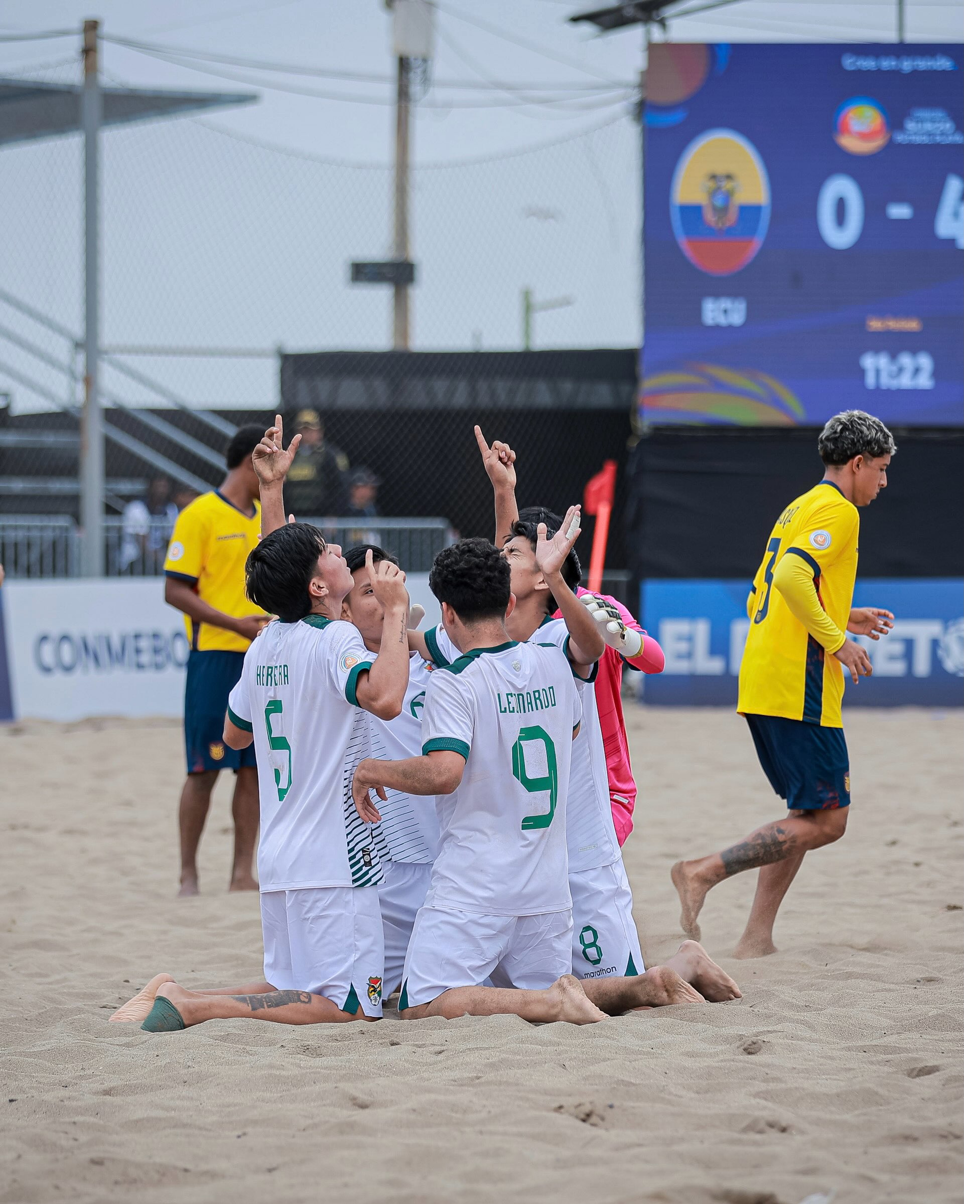 Dos jueguitos y remate furioso: el golazo de arco a arco de la selecci&oacute;n de f&uacute;tbol playa de Bolivia que hace furor