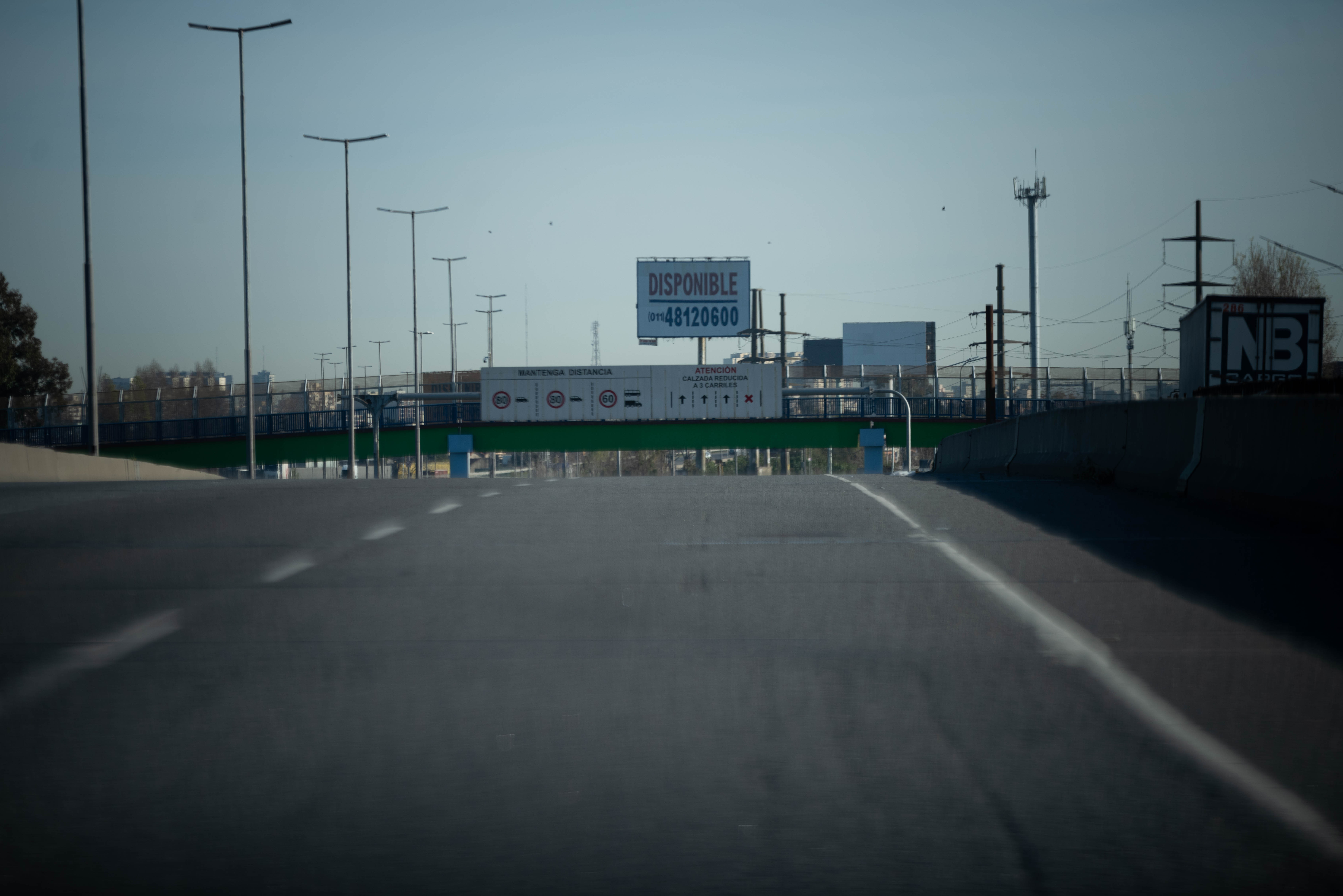 Vacío en los carteles y en las calles