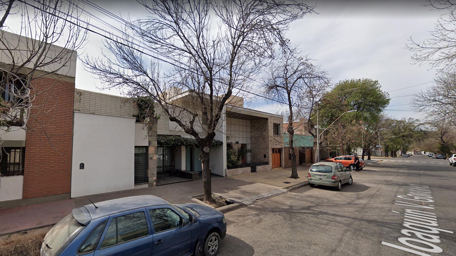 La entrada al domicilio donde fue encontrado el cuerpo de la artista