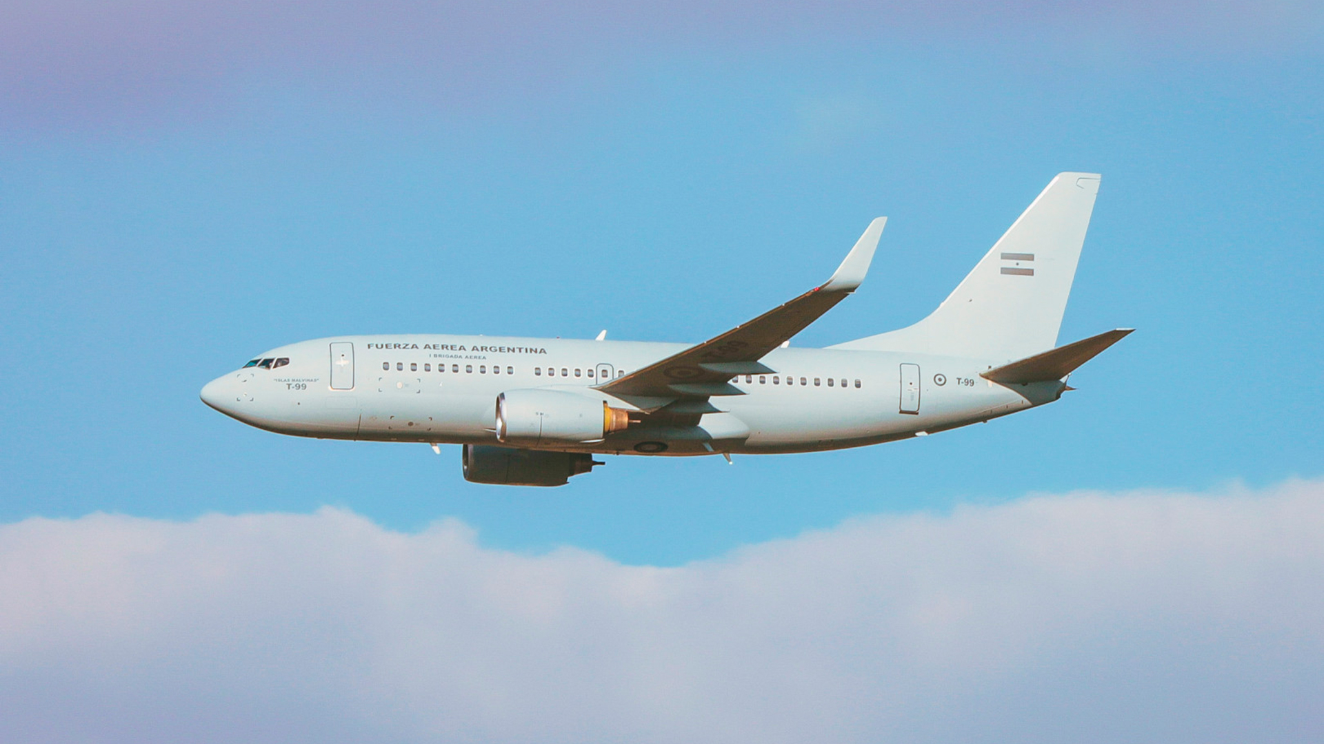 El Boeing 737-700 de LADE que operará rutas de Flybondi