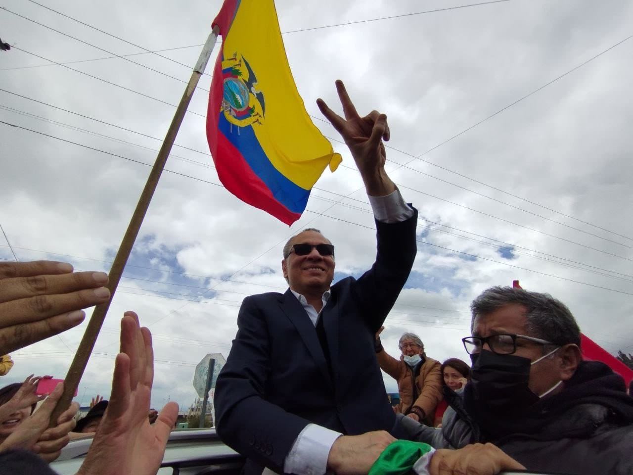 A su salida de la prisión, Jorge Glas recorrió 300 kilómetros en una caravana con simpatizantes correístas. (Foto: Twitter de Rafael Correa).