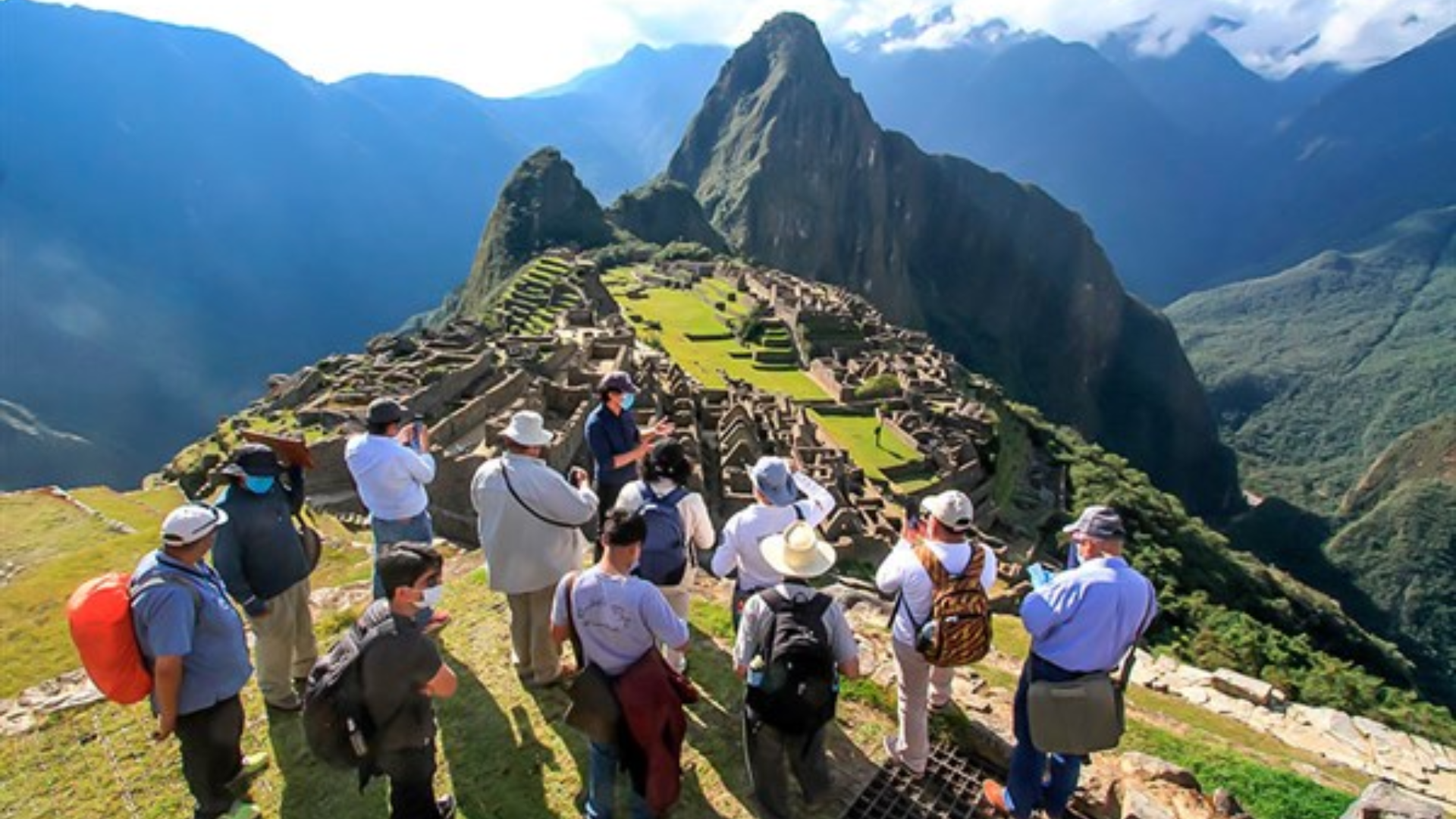Un millón de turistas viajarán por el Perú durante el fin de semana largo.
