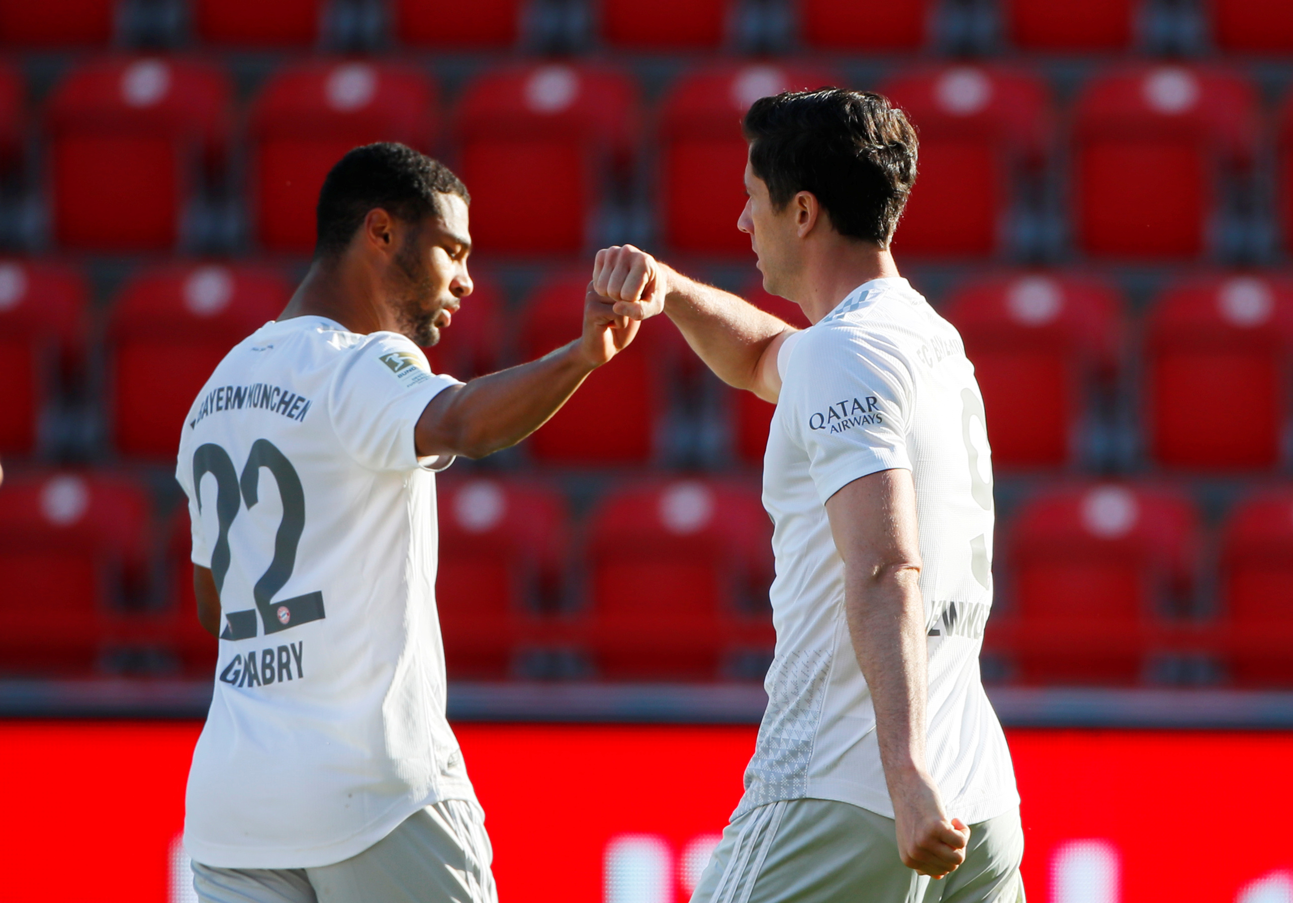 Por recomendación, los futbolistas no se abrazaron en los goles