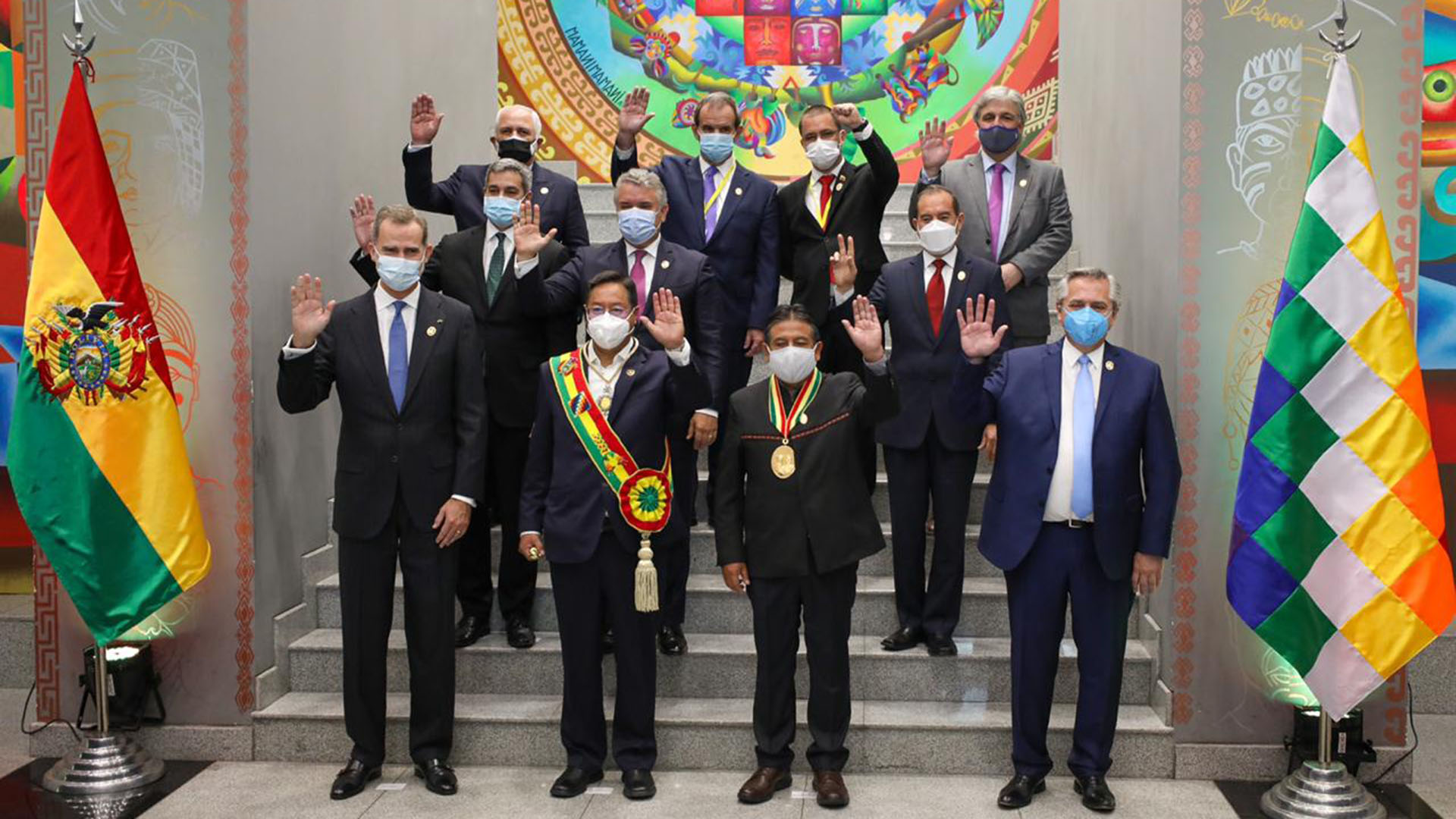 Alberto Fernández, junto el resto de los líderes políticos que participaron del acto de jura de Luis Arce como nuevo presidente de Bolivia