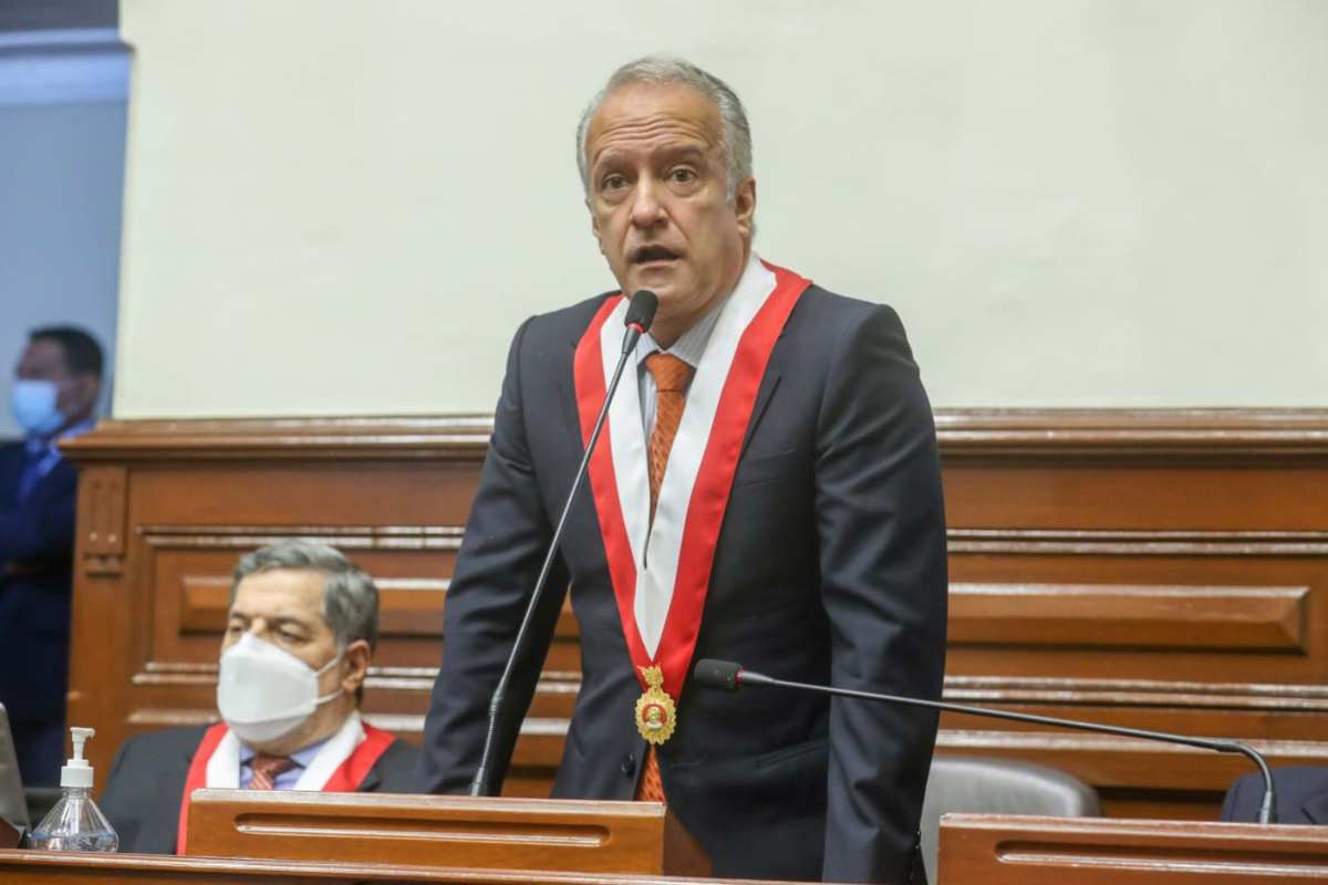 Hernando Guerra García es elegido como nuevo presidente de la Comisión de Constitución