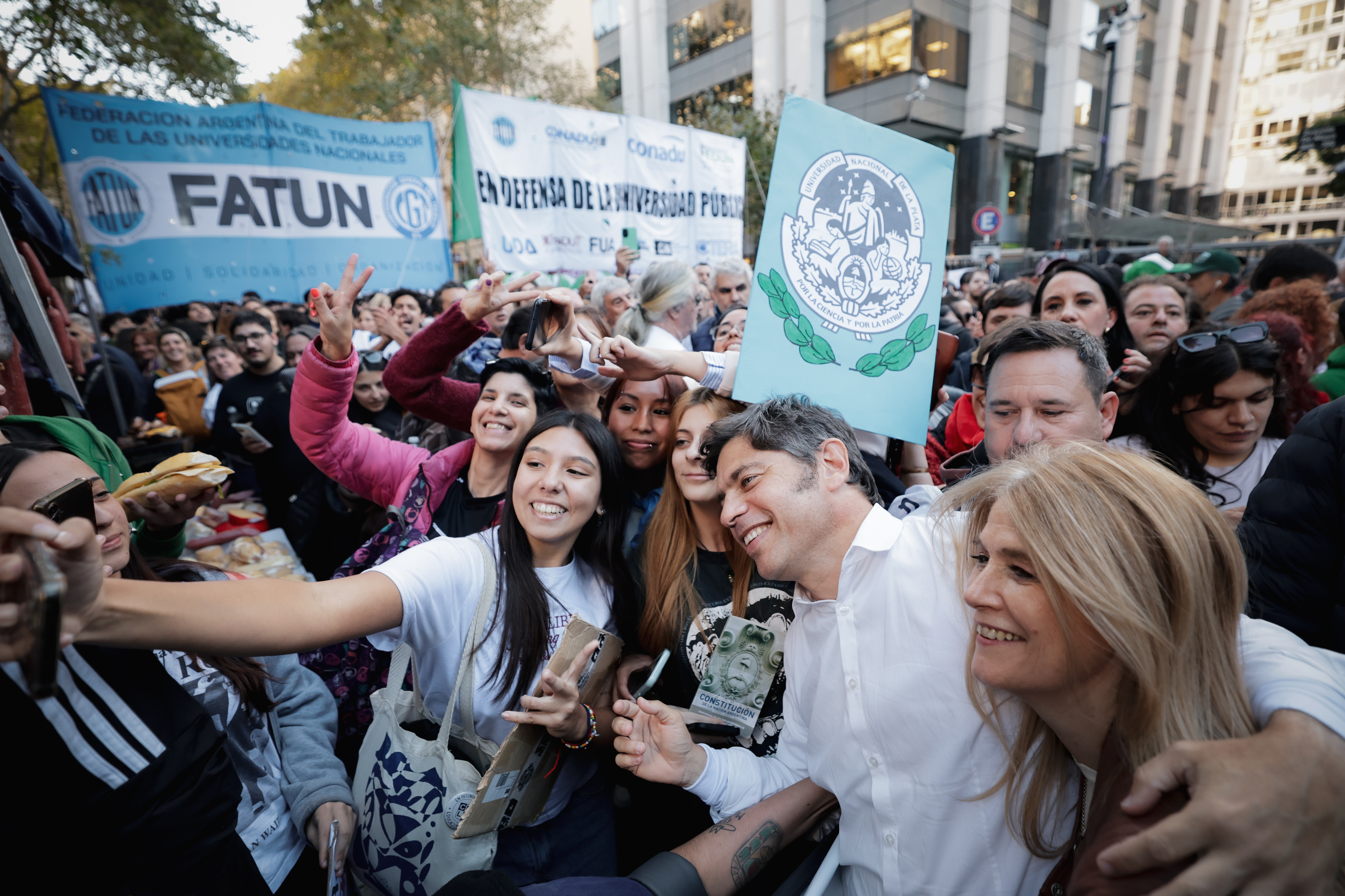 Kicillof no descarta participar del banderazo por Cristina Kirchner en medio de la tensi&oacute;n con La C&aacute;mpora