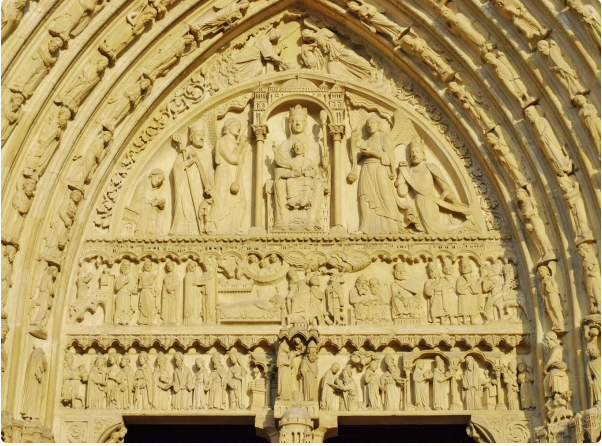 El lado menos instagrameado de Notre Dame es la antigua puerta lateral de Santa Ana, que carga con una historia misteriosa