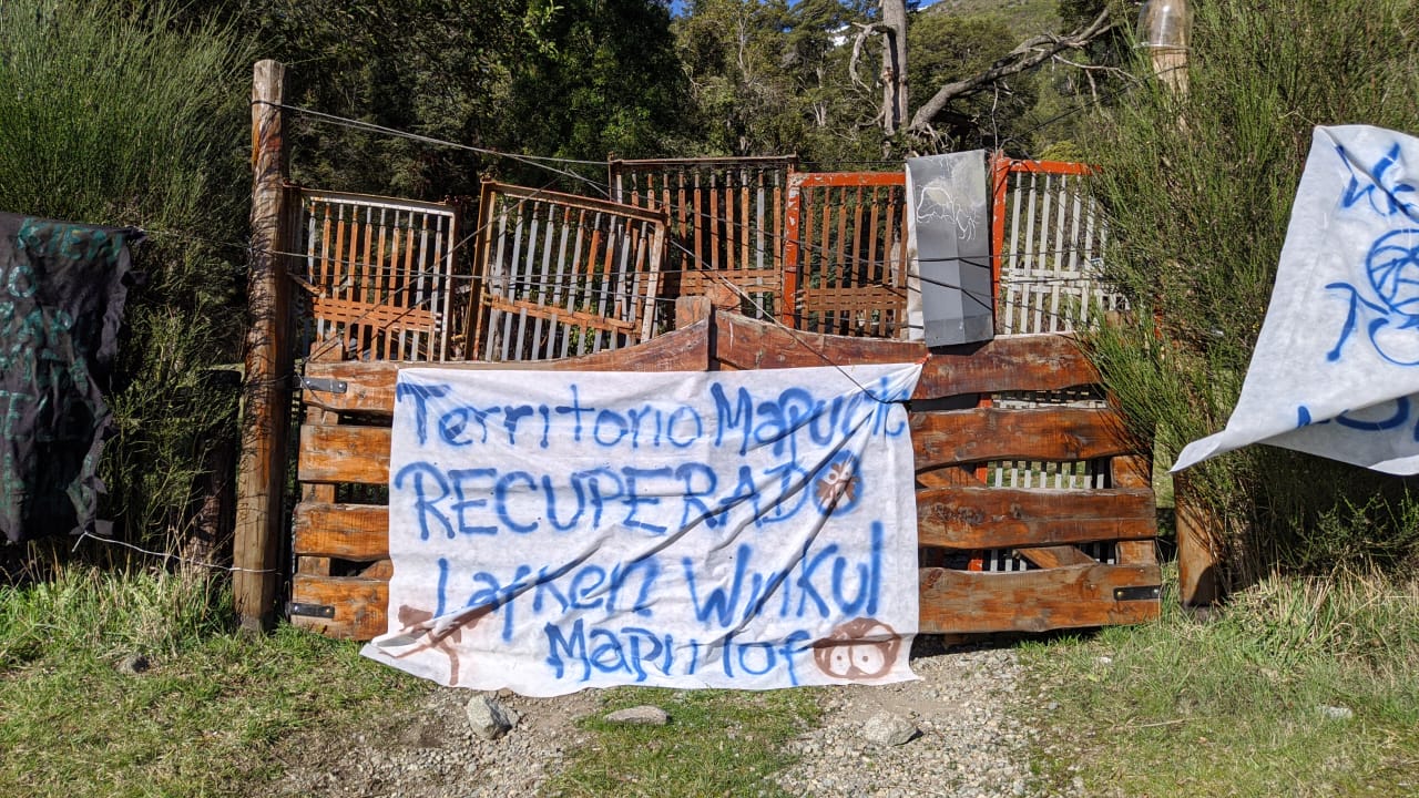 La comunidad está liderada por la “Machi” Betiana Colhuan que ya ocupó tierras preferenciales ubicadas en el Parque Nacional Nahuel Huapi