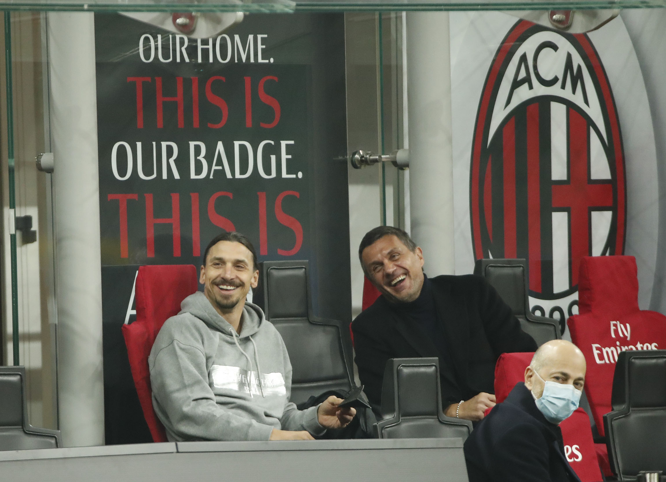 Zlatan Ibrahimovic es la gran estrella del AC Milan y el legendario Paolo Maldini uno de sus dirigentes más influyentes (Foto: REUTERS)