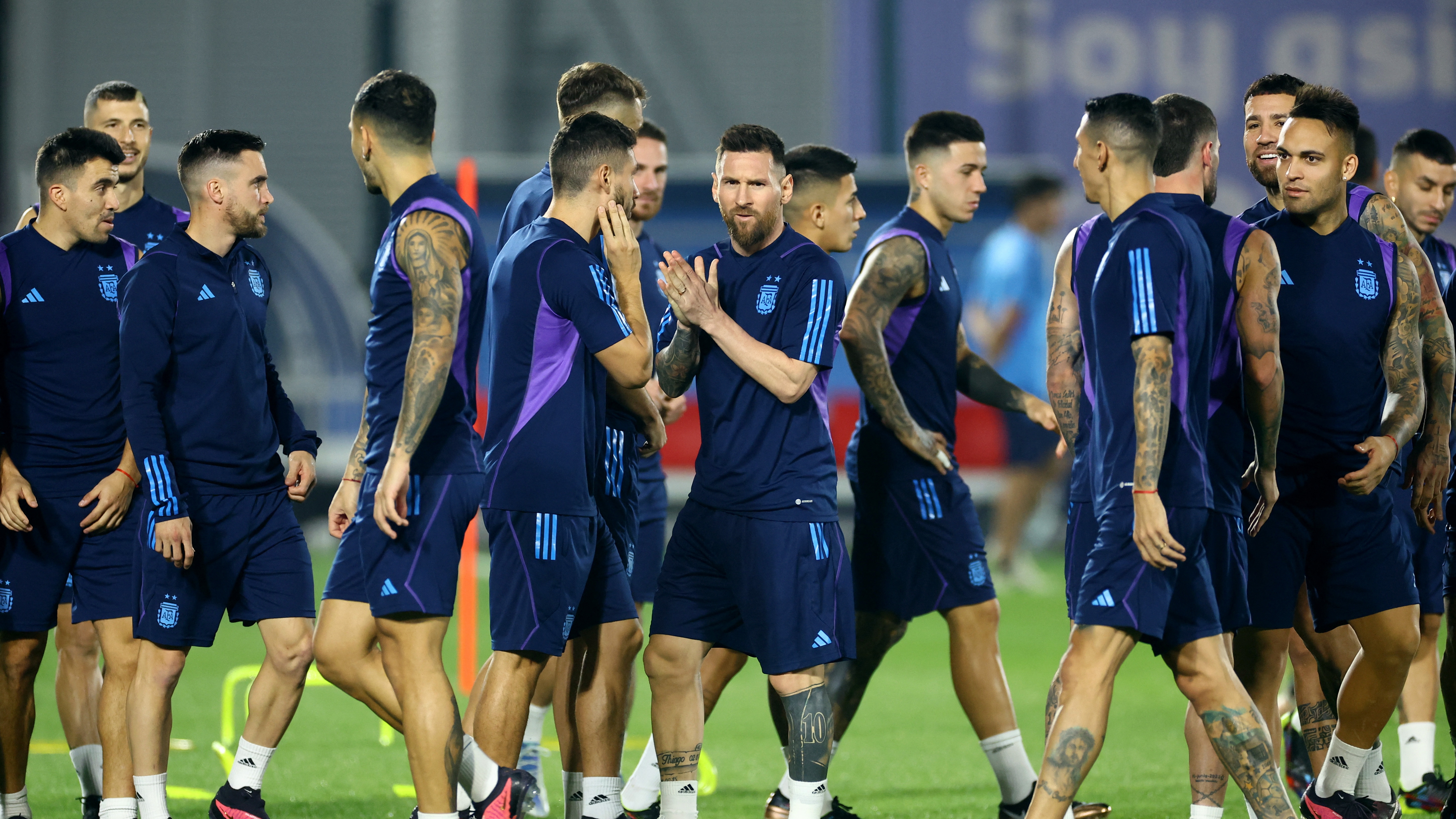 Cómo fueron las últimas horas de la selección argentina antes de la final del Mundial: la presencia estelar de Agüero y los invitados especiales
