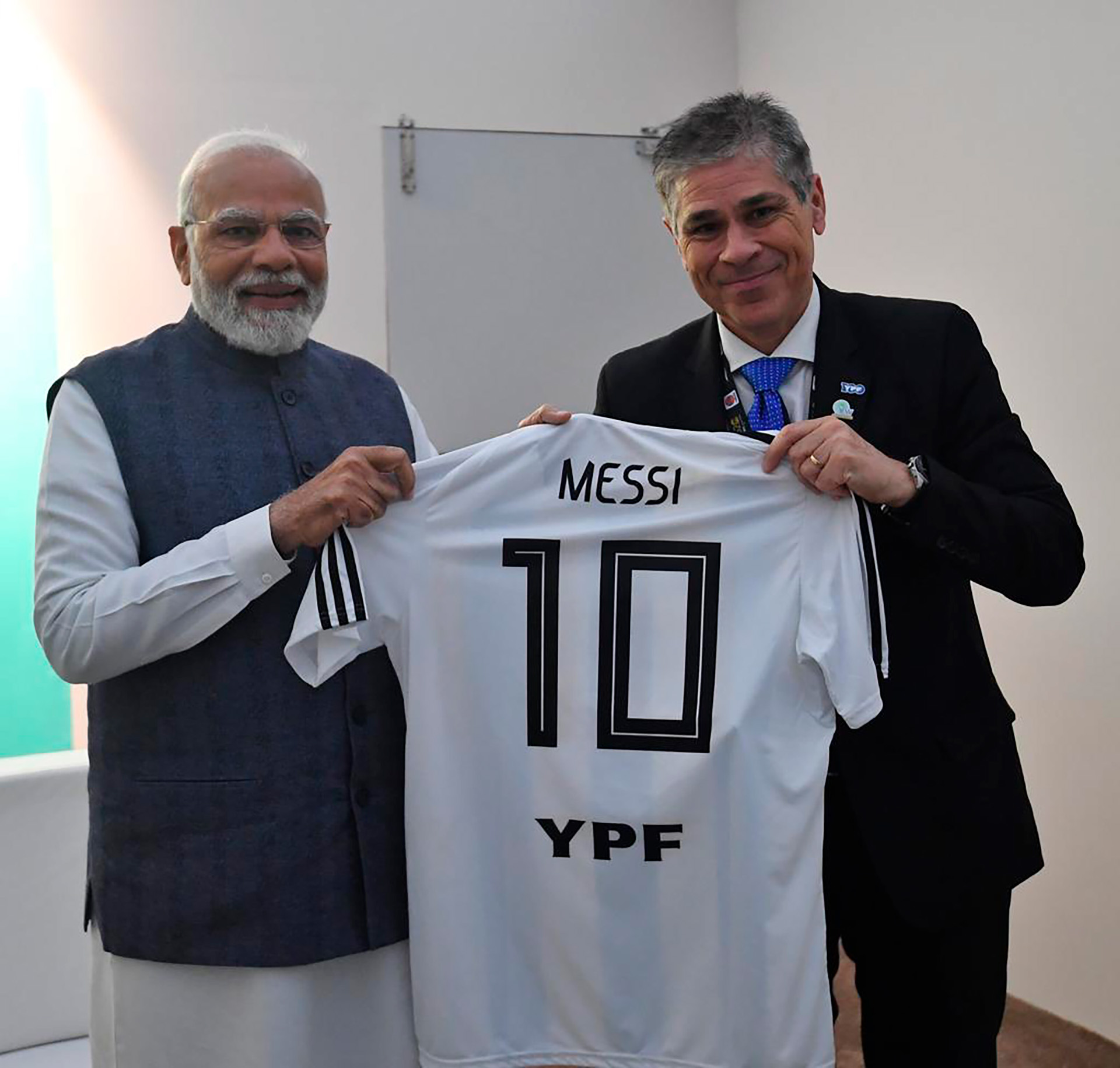 El presidente de YPF se reunió con el primer ministro de la India y expuso sobre las oportunidades energéticas de la Argentina