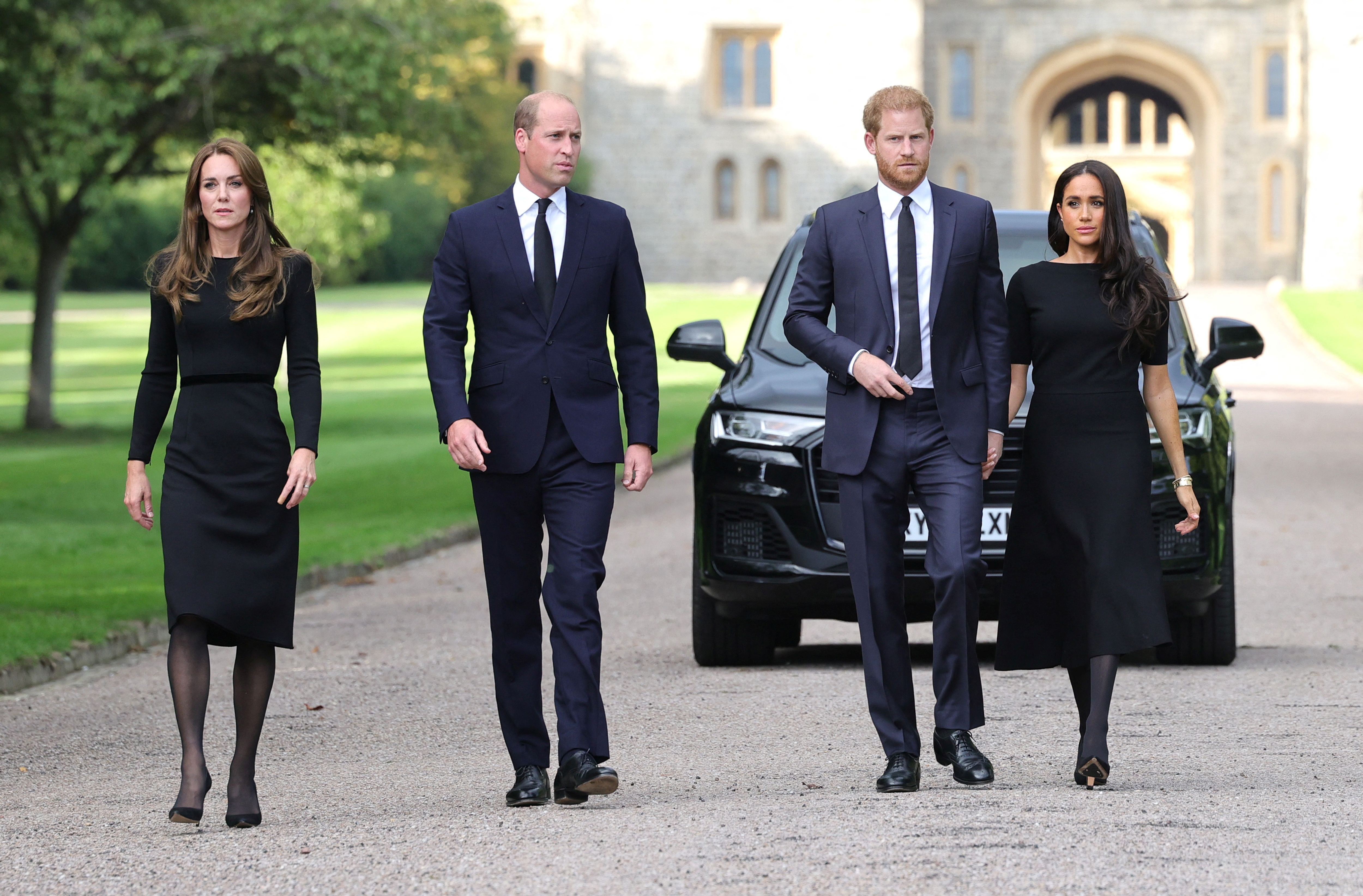 Luego del casamiento y “para relajar el ambiente”, los Cambridge invitaron a los Sussex a tomar el té. “Dedicamos los primeros diez minutos a la típica charla intrascendente –cuenta–. Hasta que Meg abordó la cuestión de la tensión que existía entre los cuatro" (REUTERS)