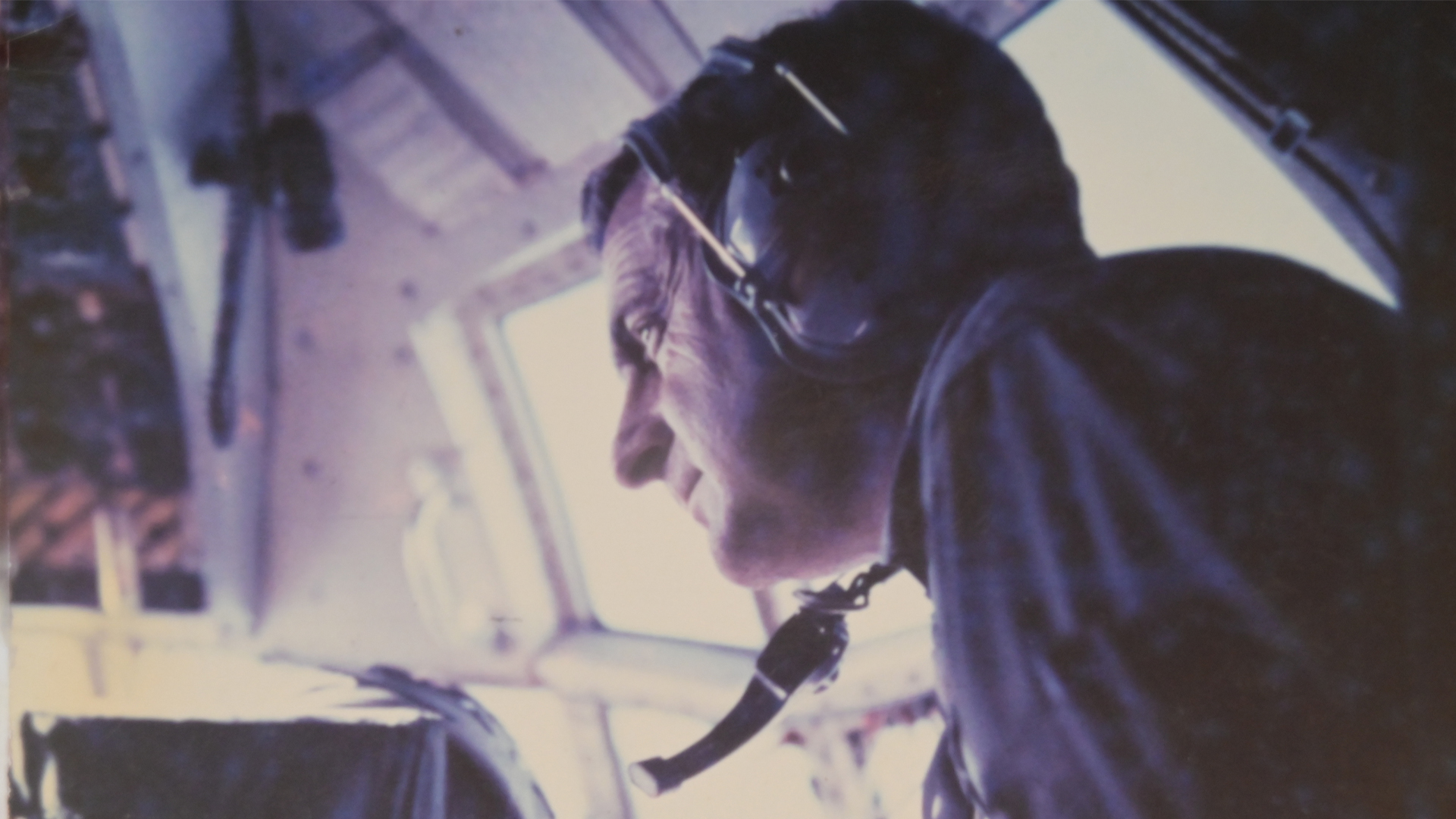 Roberto Noe, hoy brigadier mayor de la Fuerza Aérea, era uno de los pilotos de los Hércules KC130 que realizaba reabastecimiento de combustible en vuelo a las otras aeronaves. (Gentileza R.N.)