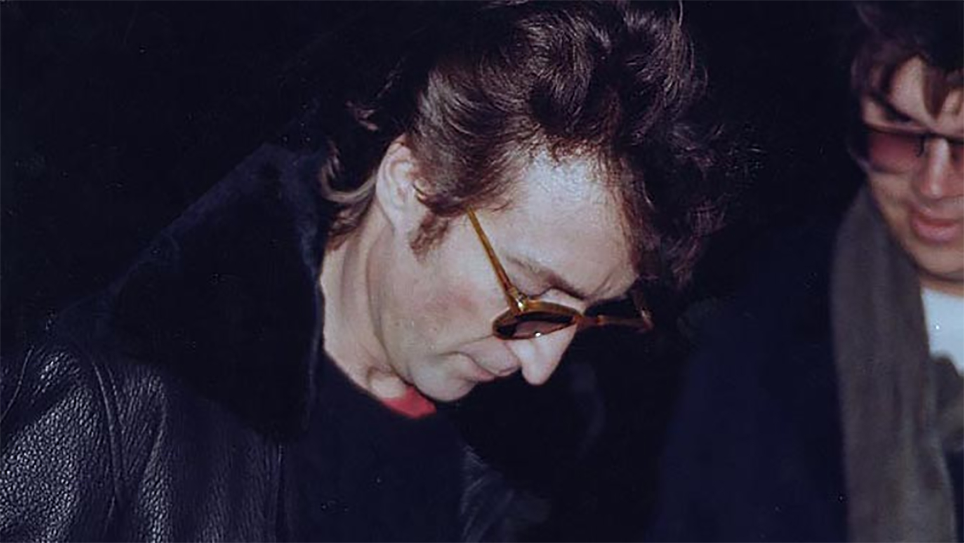 La mañana del 8 de diciembre de 1980, John Lennon habló con su asesino y le firmó un autógrafo en la tapa del disco Double Fantasy.
