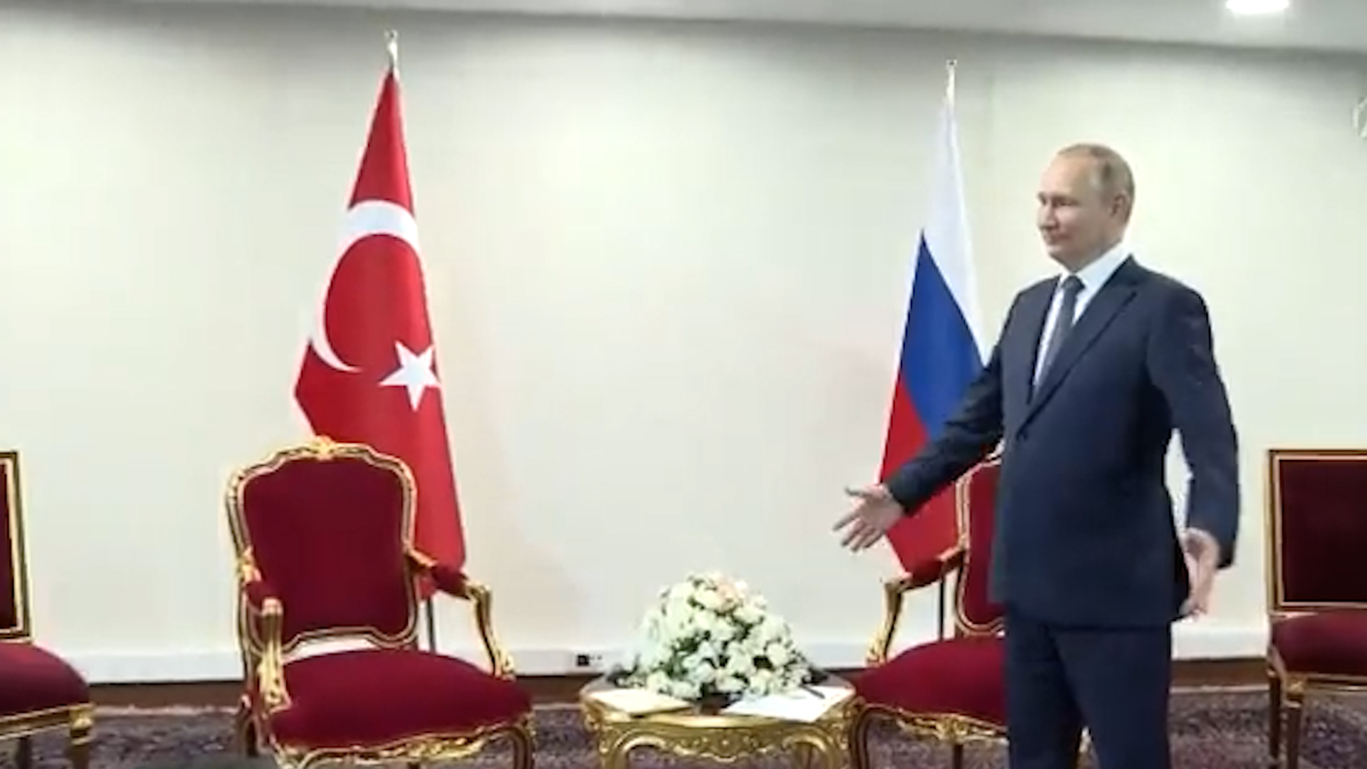 Putin's expression when he finally sees his Turkish counterpart