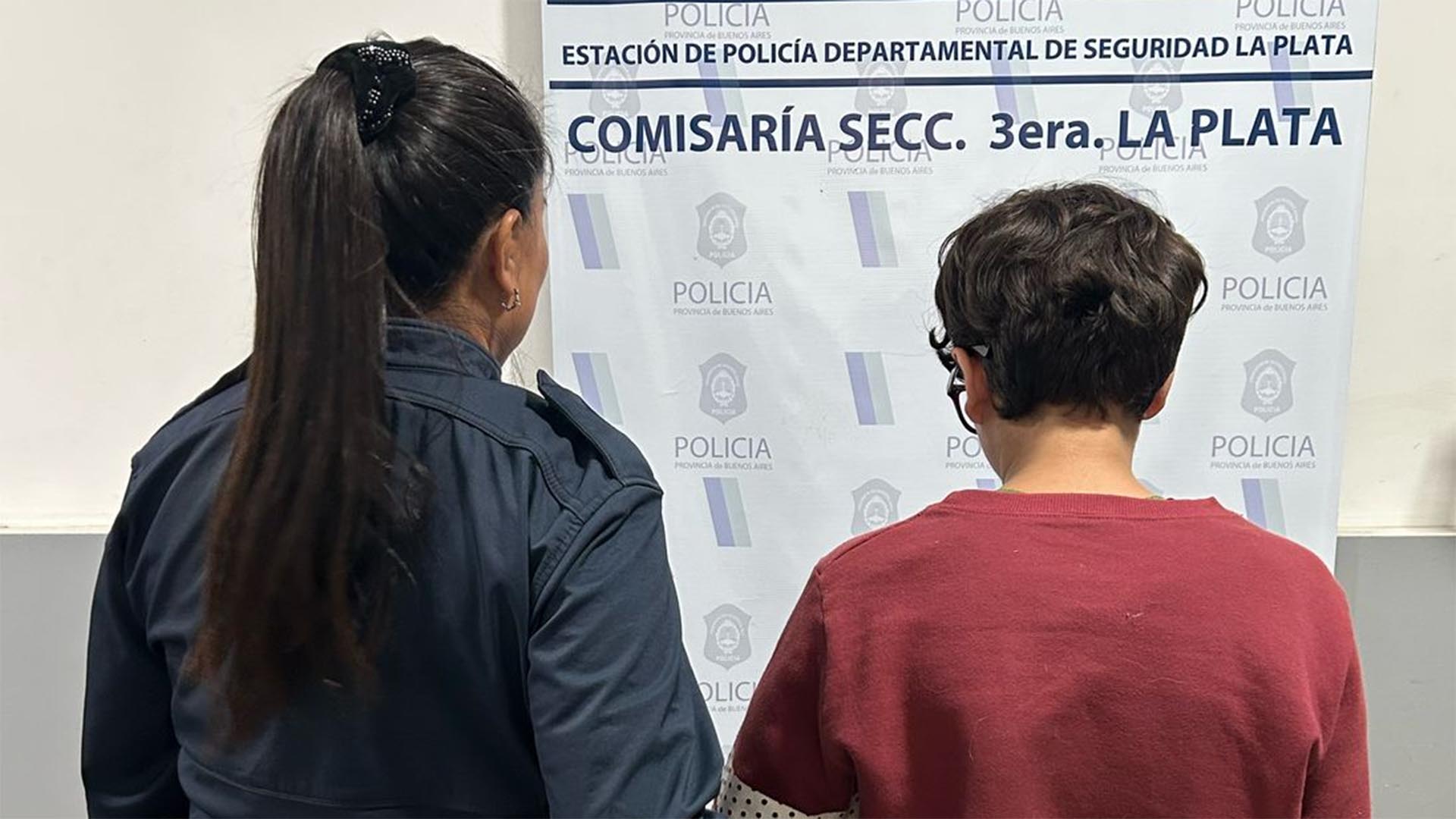 Tensión en el desalojo de una fiesta clandestina en Córdoba: atacaron con piedras a la Policía