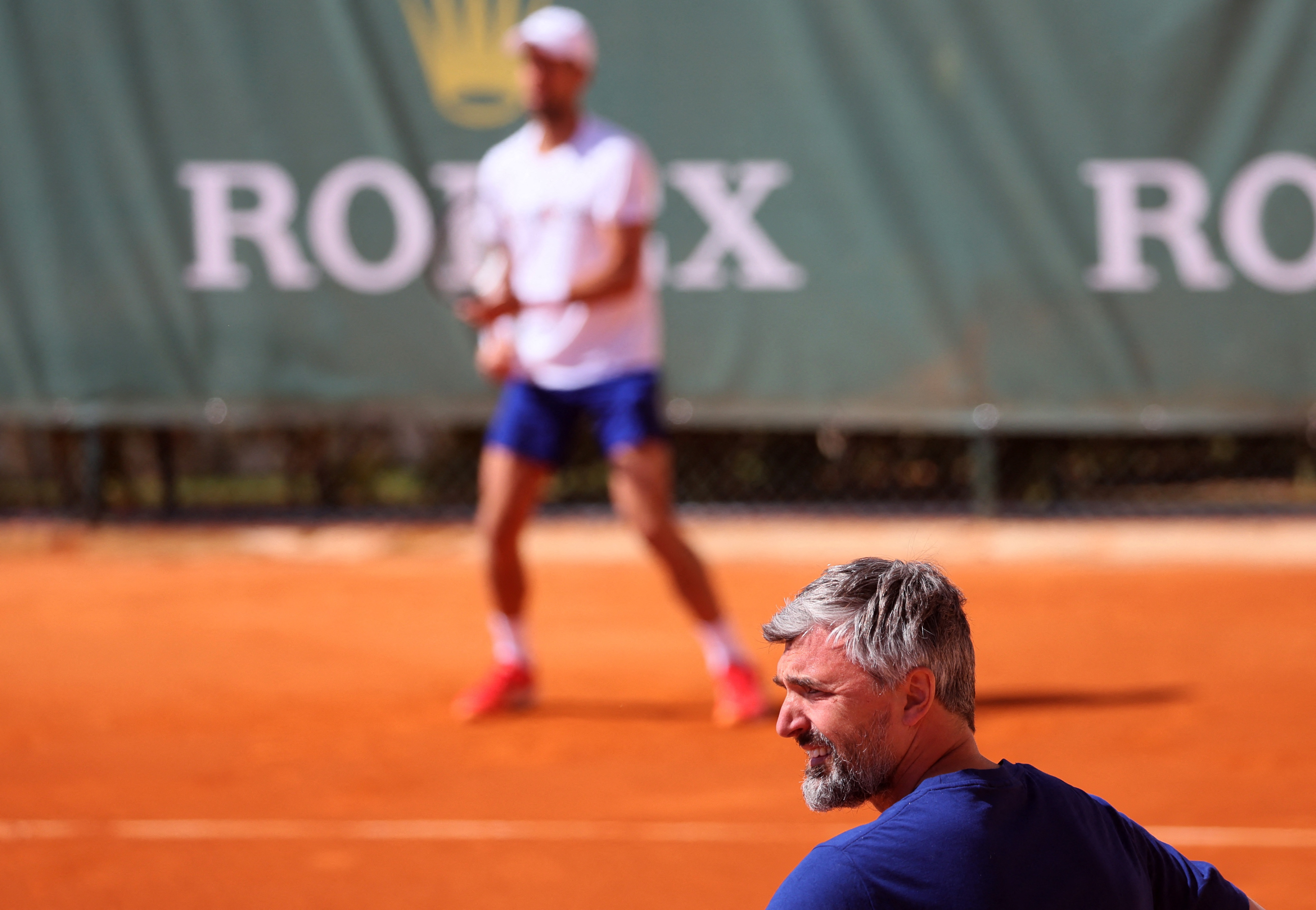 Goran Ivanisevic junto a Djokovic en una sesión de práctica (REUTERS/Denis Balibouse)