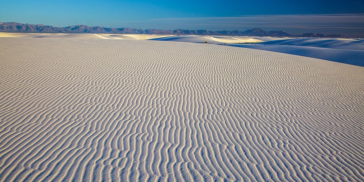 Arena como la nieve, trineos de pl&aacute;stico y dunas que parecen de otro planeta: as&iacute; es White Sands National Park