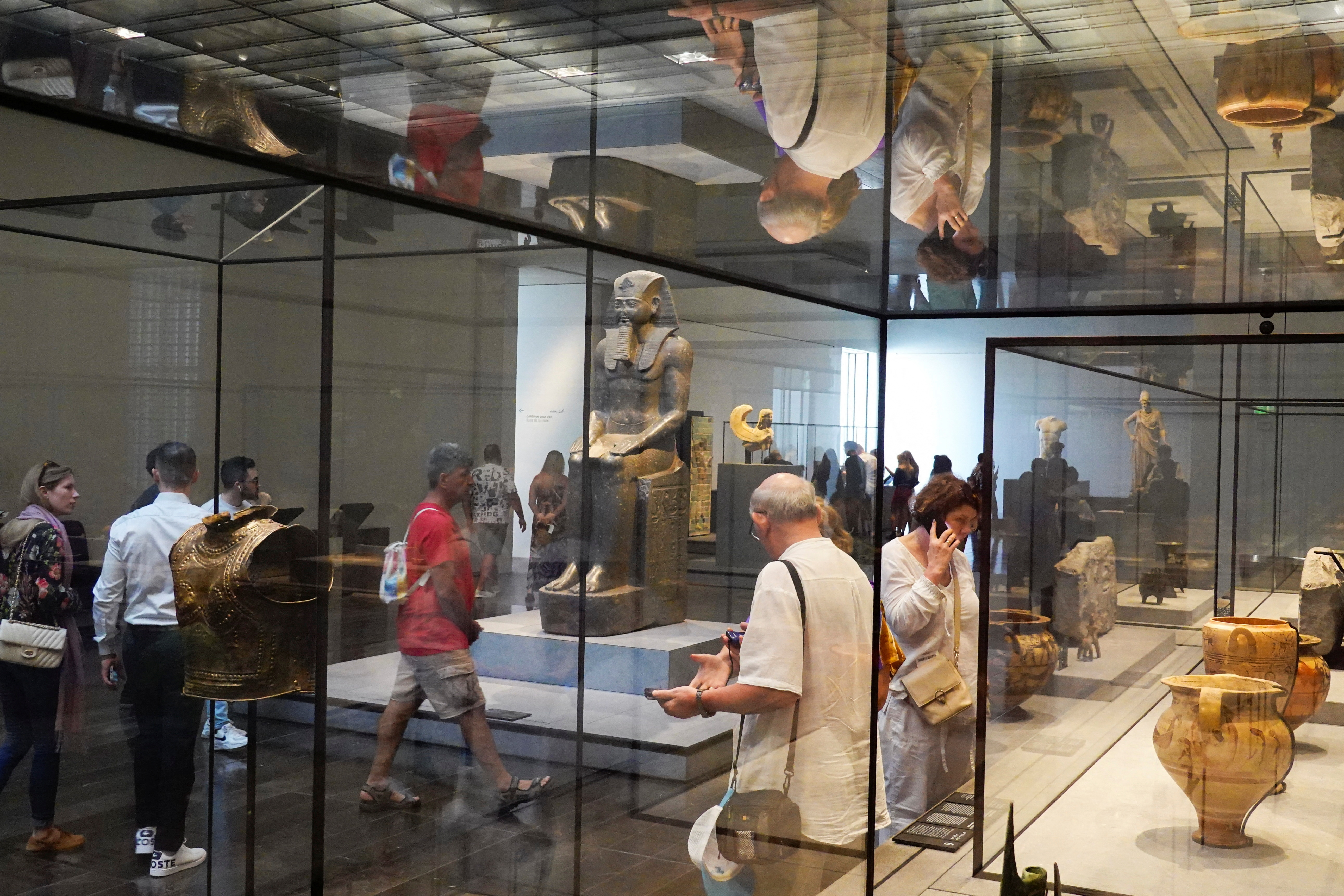 Una empleada pública deberá devolver una gran suma de dinero que le depositaron por error y usó para comprar un terreno