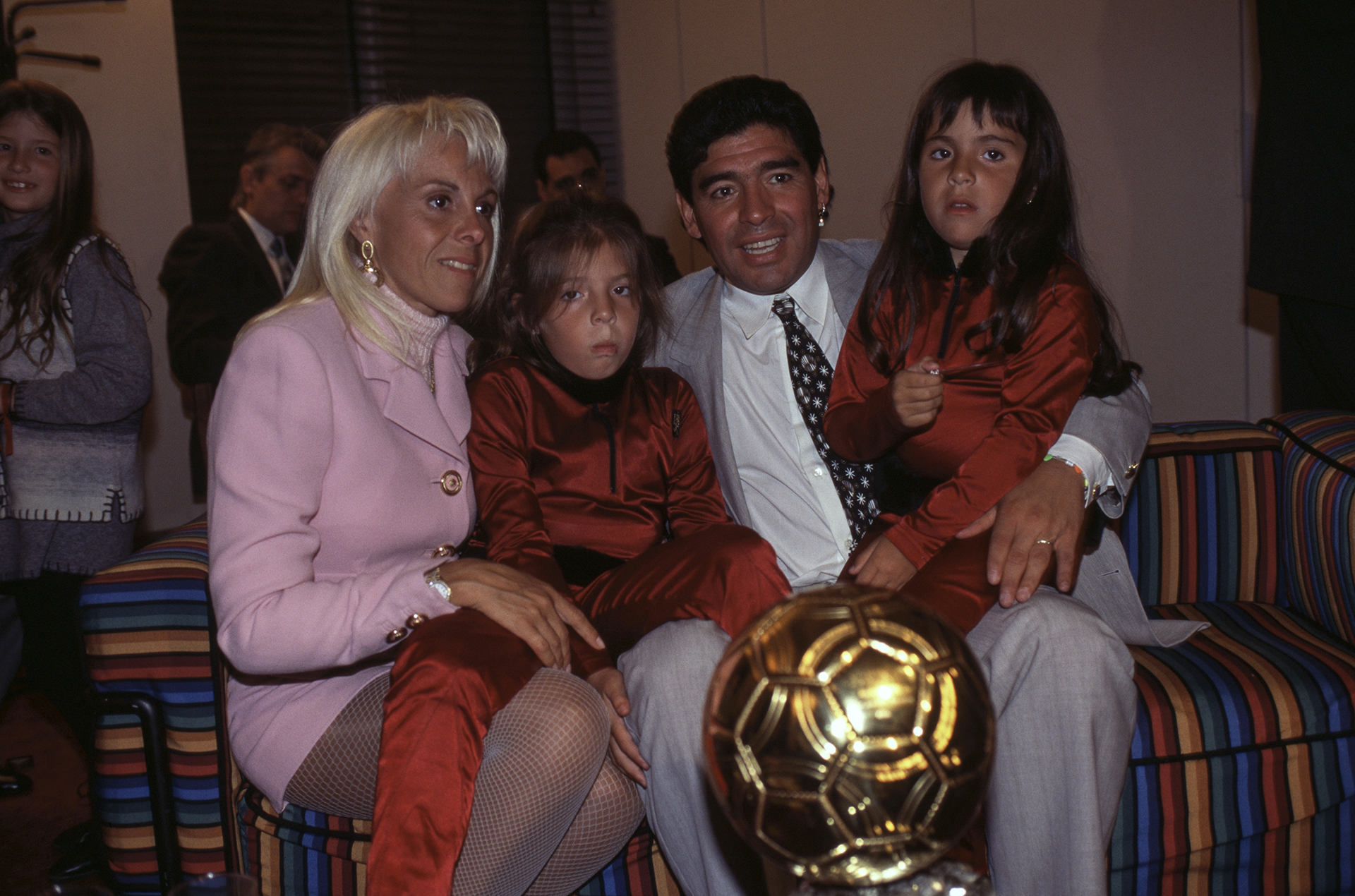 Maradona junto a su familia en los días de oro