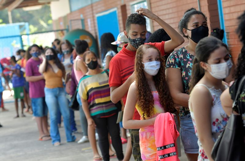 Brasil se prepara para comenzar la vacunación de adolescentes en septiembre (FOTO: REUTERS)
