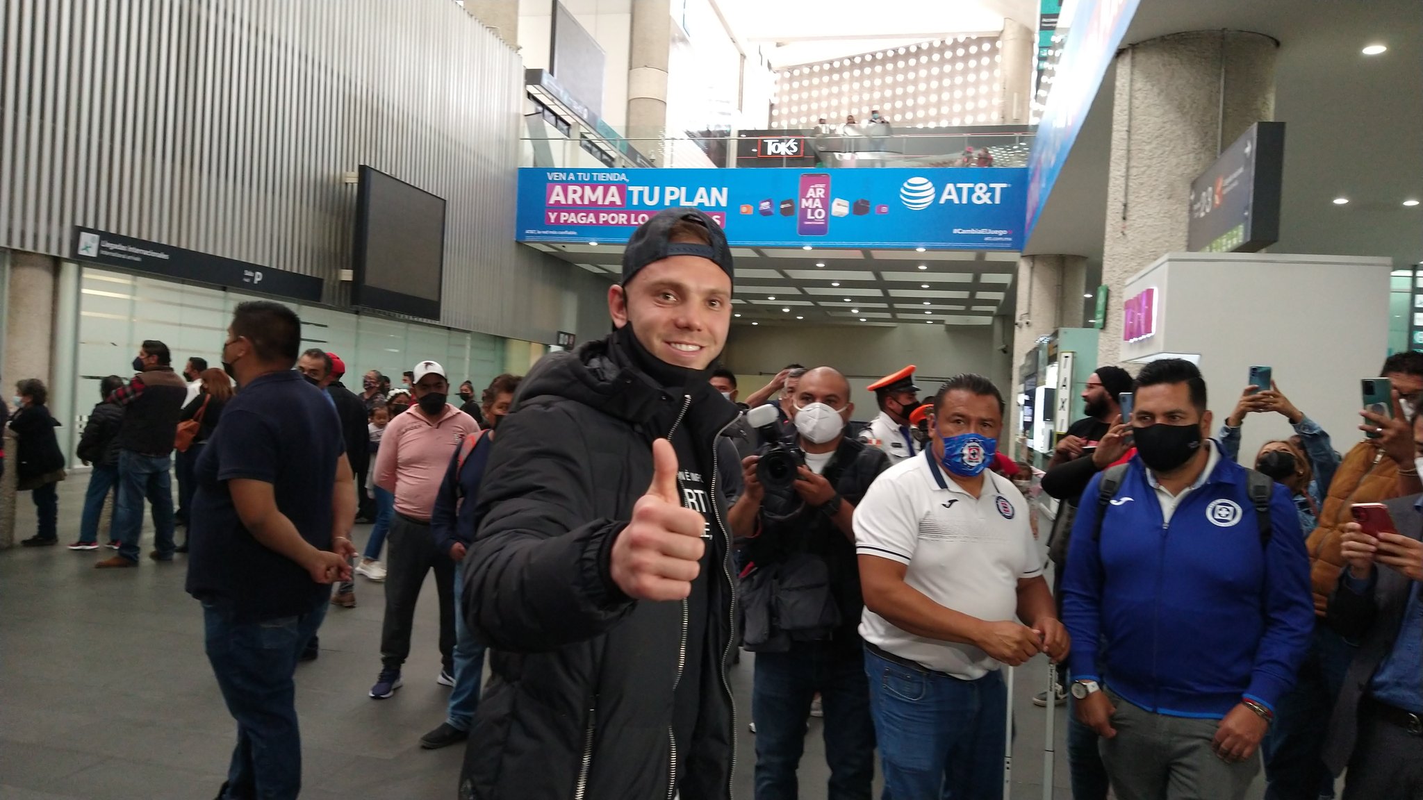 El jugador de Córdoba, Argentina ya se encuentra en la Ciudad de México (Foto: Twitter/@edgar_berrios)
