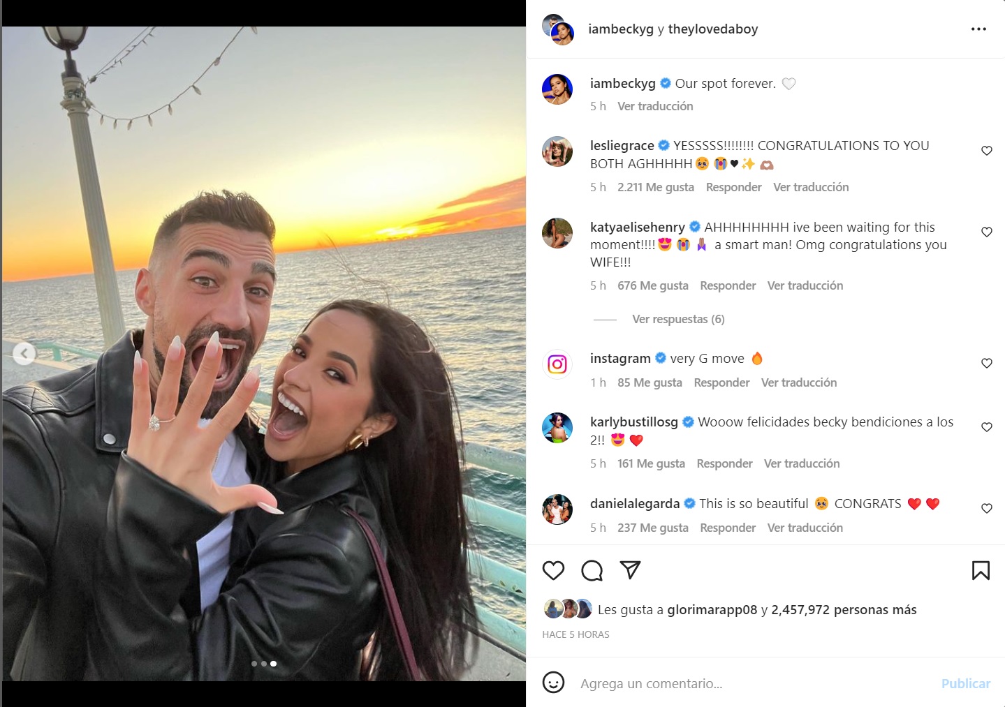 Imágen de Becky G mostrando su anillo de compromiso en Instagram. Varias celebridades felicitaron a la pareja, incluida la cuenta oficial de la red social