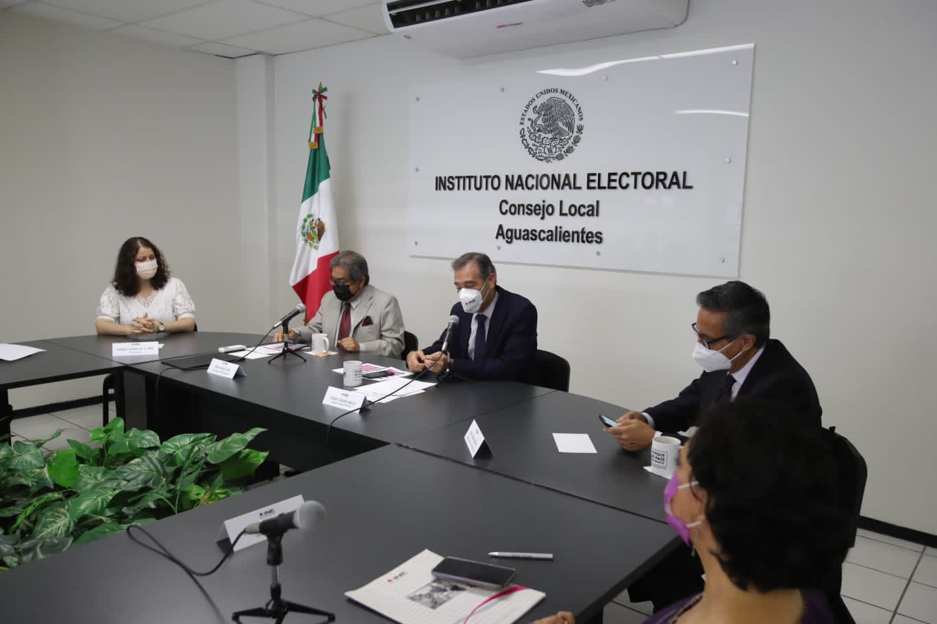Reunión de autoridades electorales en Aguascalientes (Foto: Twitter/INEMexico)