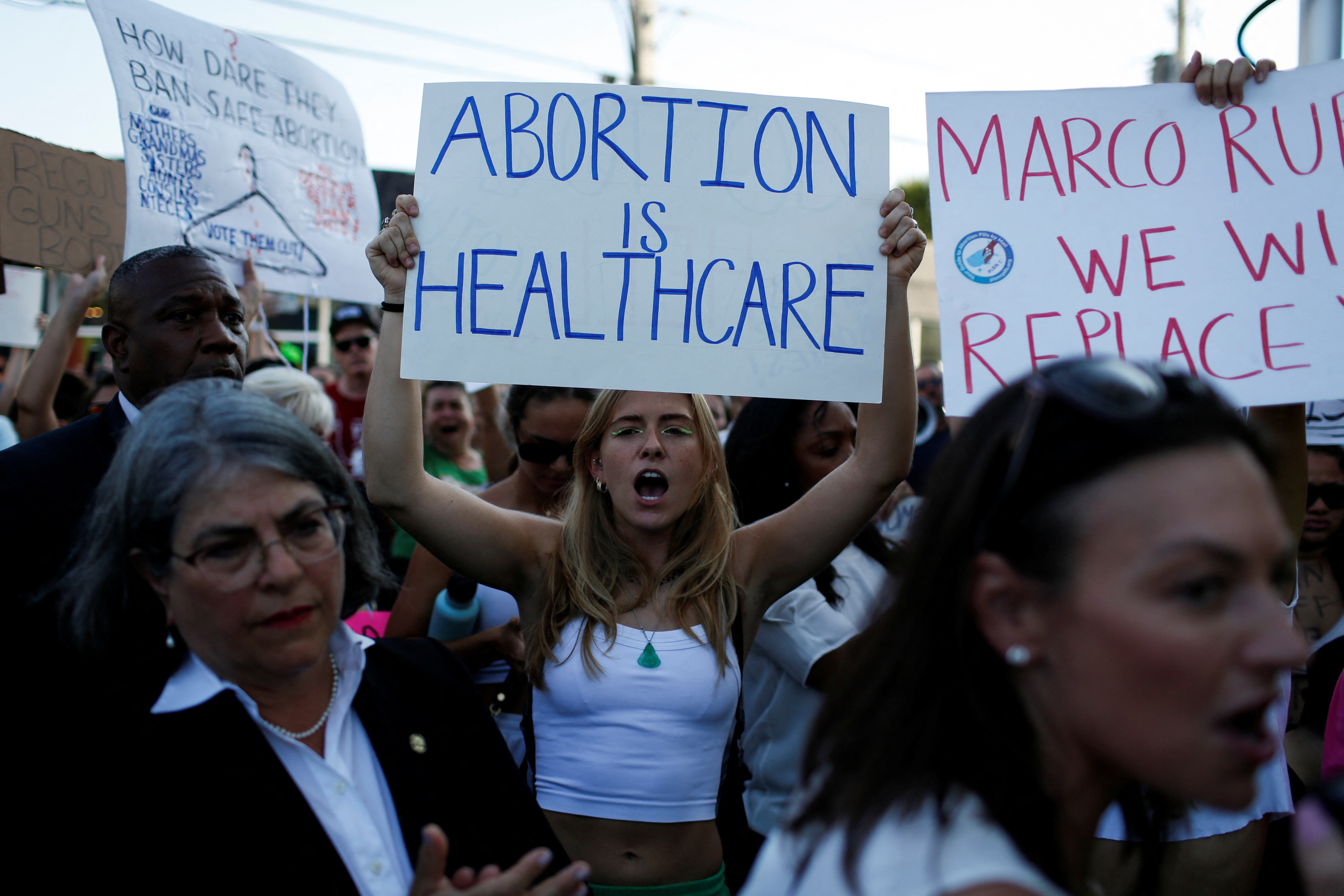 Un juez de Florida bloqueará temporalmente la prohibición del aborto de 15 semanas