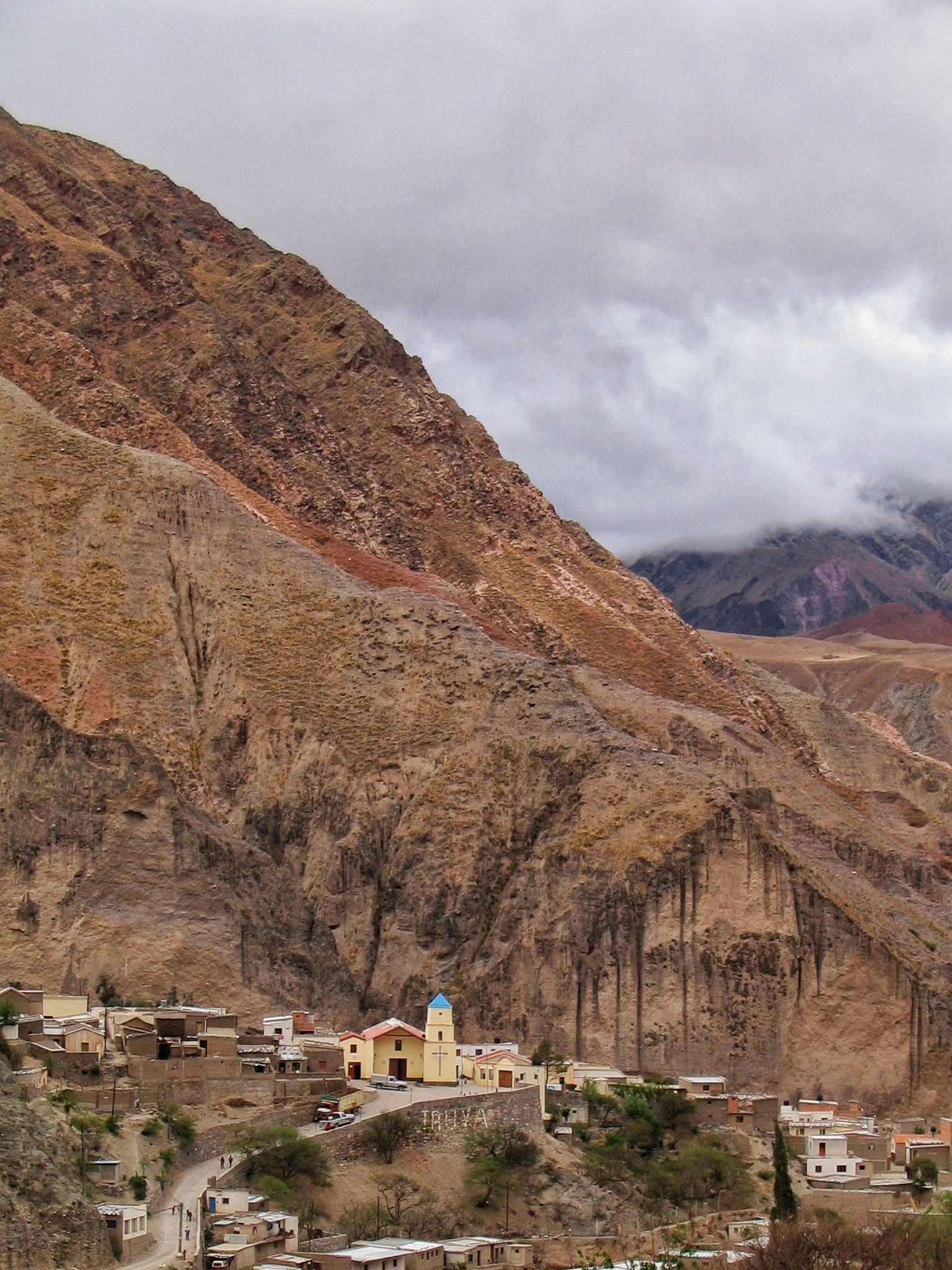 Una postal desde las alturas de Iruya, el pueblo de Salta que ocupa el puesto 20 en un ranking de los más lindos del mundo (Foto: Zulema Martiarena @zulemartiarena)