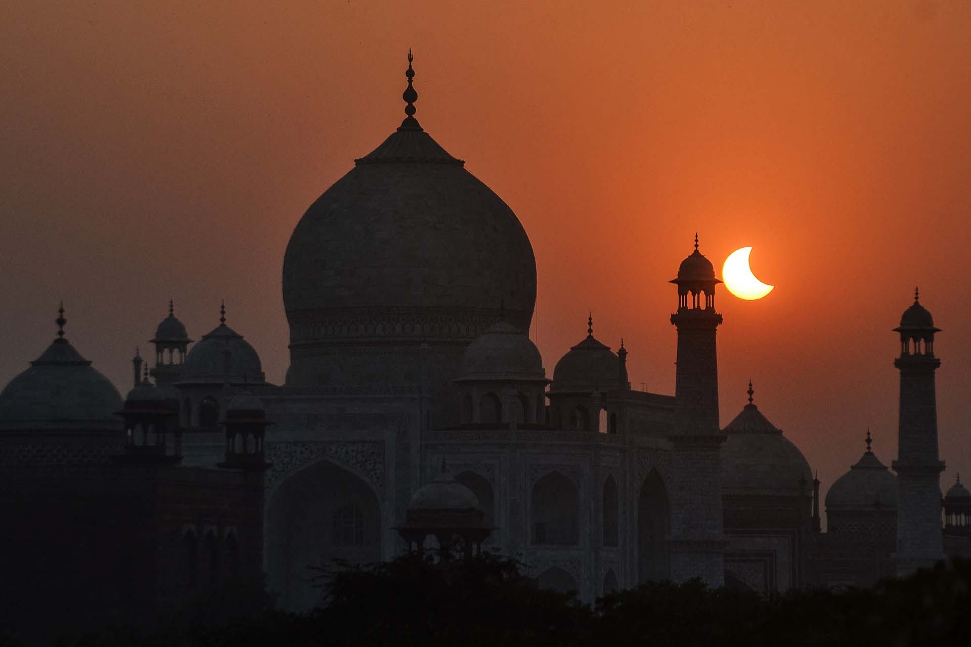 21 fotos del último eclipse solar del año