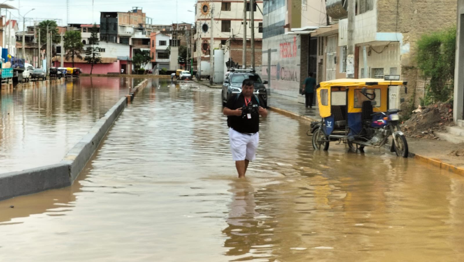 Tumbes inundado por lluvias torrenciales: calles y viviendas al borde del  colapso por el ciclón Yaku - Infobae