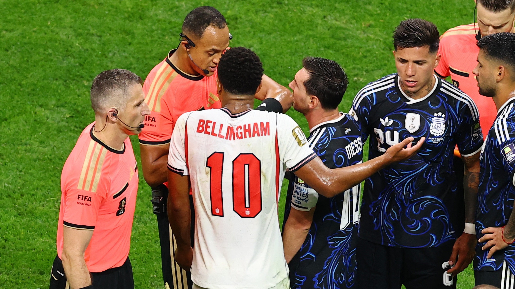 Se public&oacute; el video de la c&aacute;mara del &aacute;rbitro en la remontada de Argentina ante Inglaterra: el gol de Enzo Fern&aacute;ndez y el reclamo de Bellingham