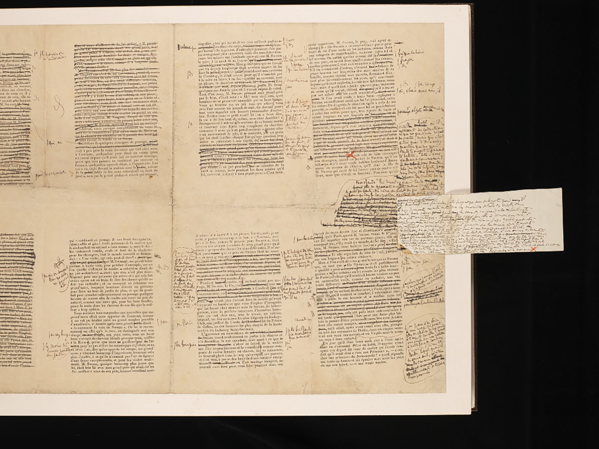Los manuscritos de Marcel Proust y las correcciones de "Por el camino de Swann", el primer volúmen de "En busca del tiempo perdido". 
