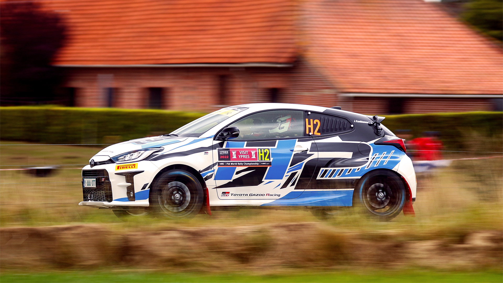 La apuesta por el auto a hidrógeno sale de Japón y se exhibe en el Mundial de Rally