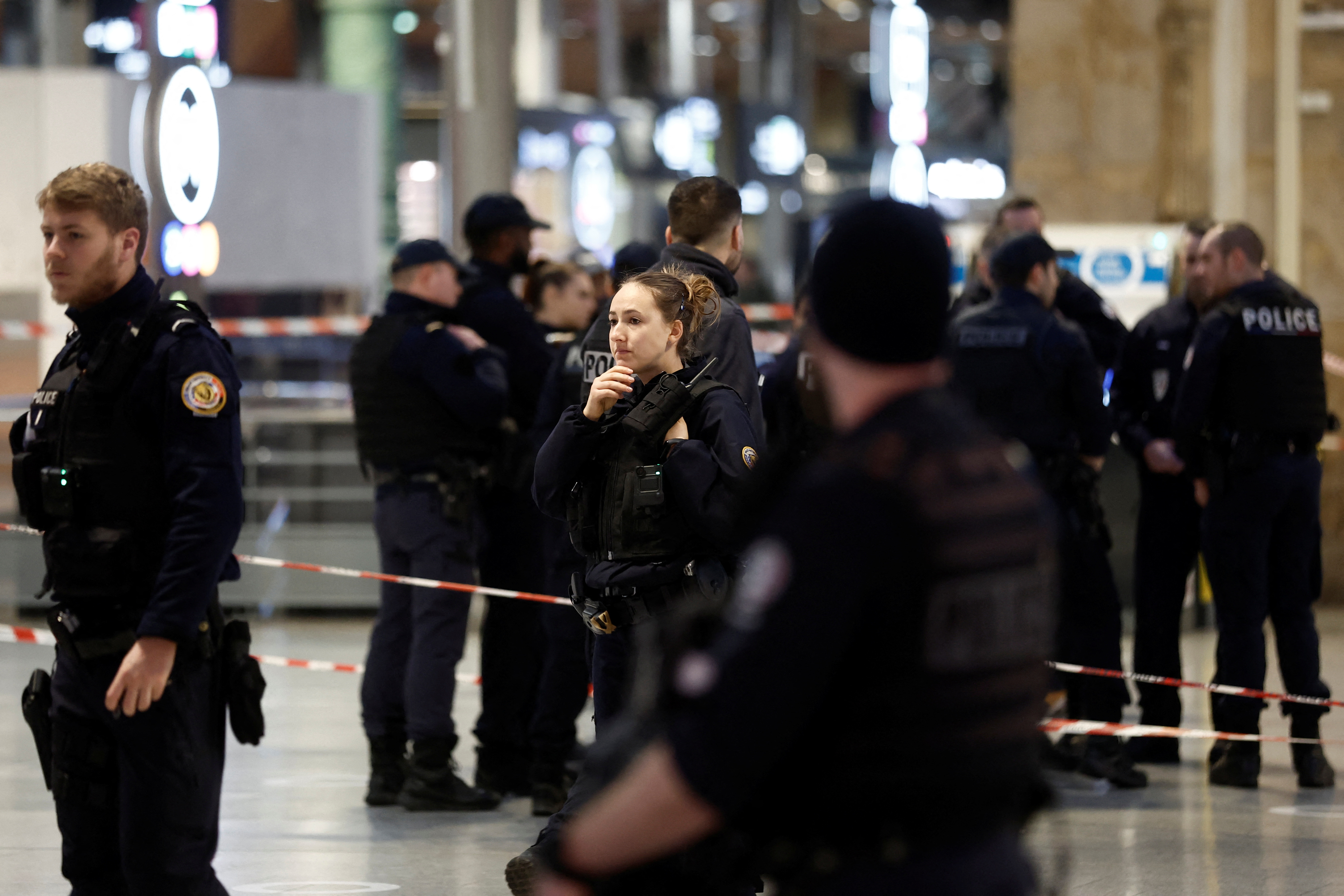 Los hechos ocurrieron hacia las 6.40 locales (5.40 GMT) cuando el agresor arremetió contra varios viajeros en el interior de la estación por motivos por ahora desconocidos. París, Francia, 11 de enero de 2023. REUTERS/Benoit Tessier