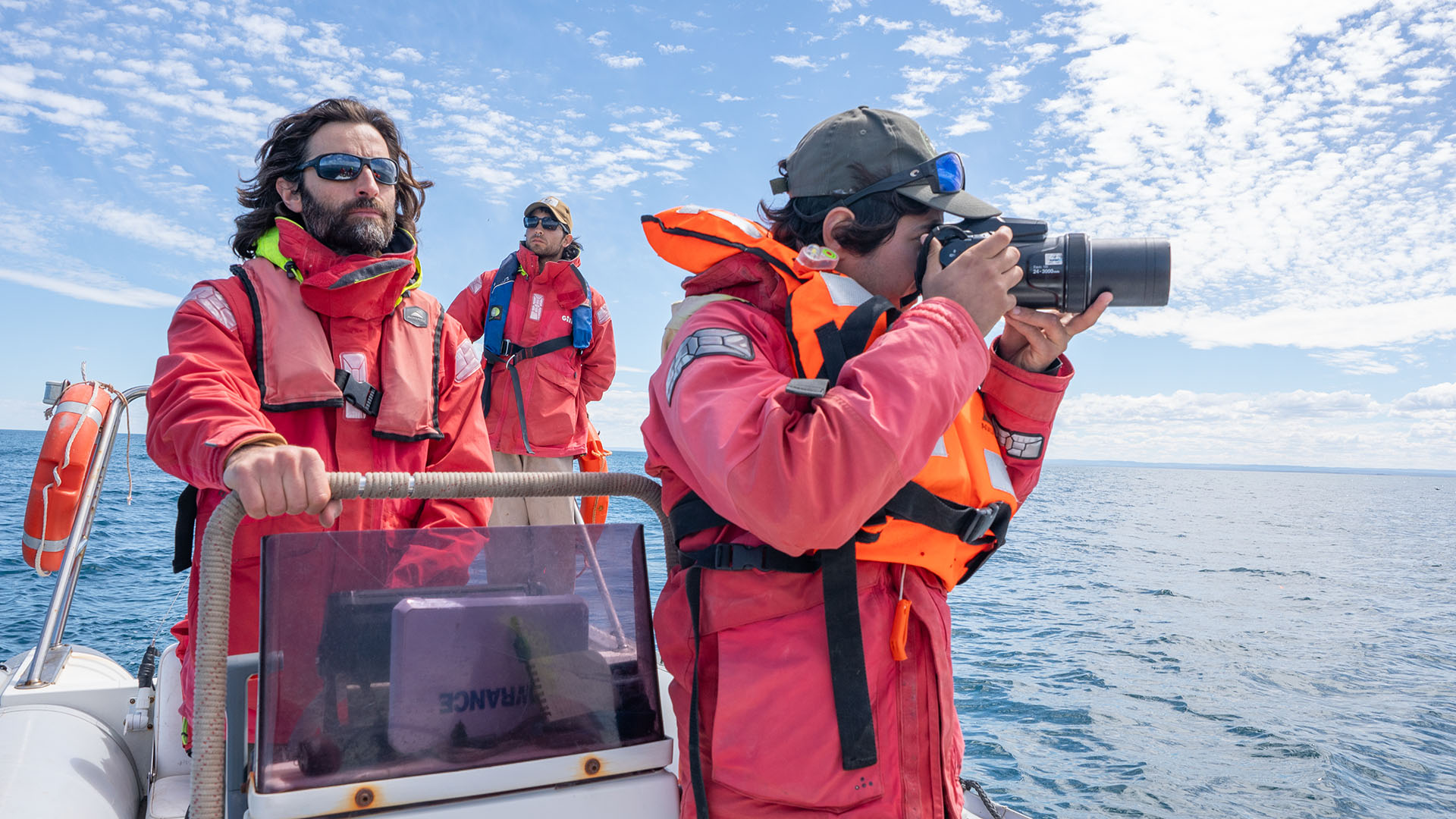 Un "detective de ballenas" en la Patagonia: la historia del bi&oacute;logo rosarino que sigue el rastro de los gigantes marinos