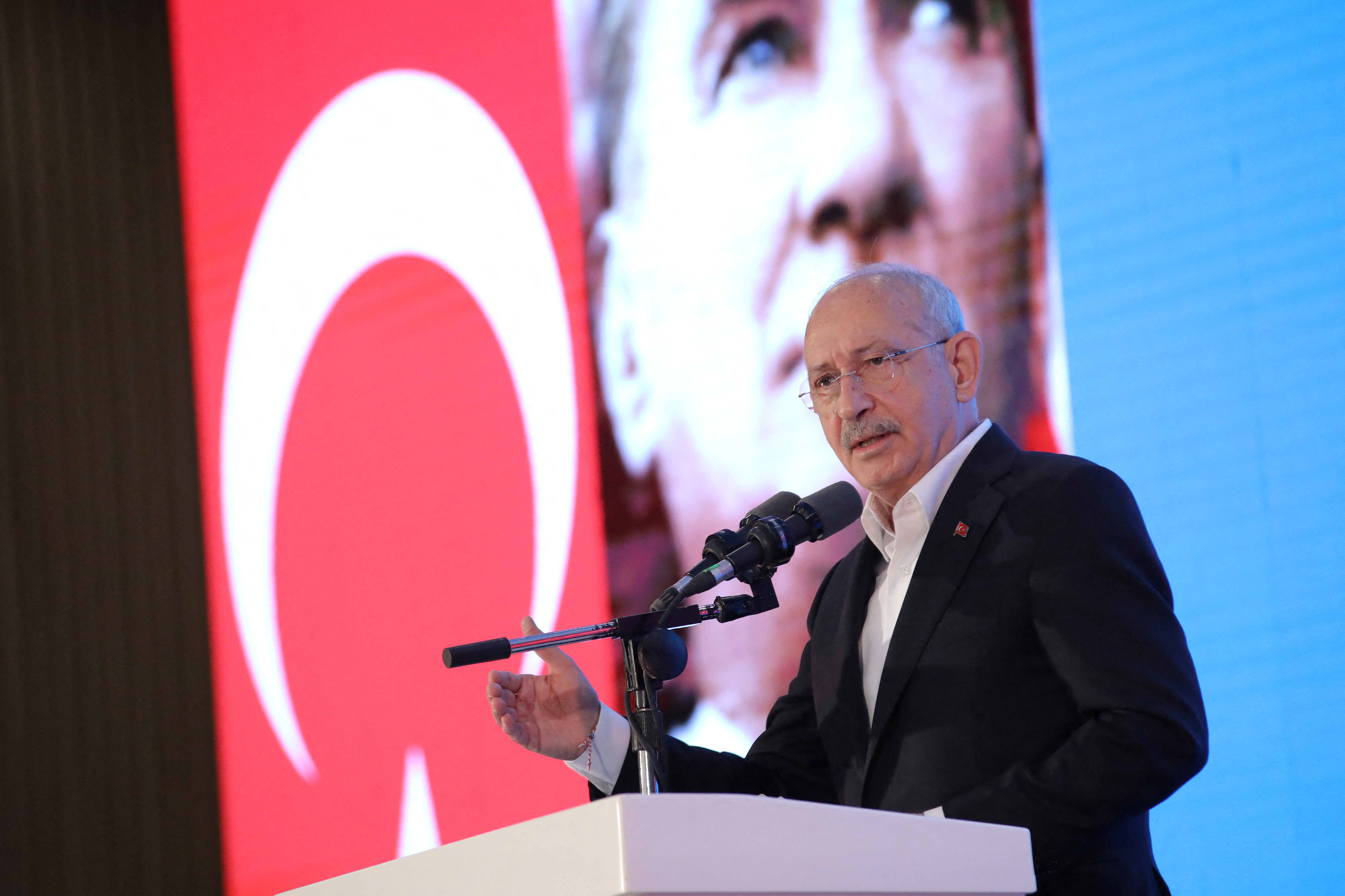 El líder de la oposición, Kemal Kiliçdaroglu, es uno de los cuatro aspriantes a la presidencia y, según las encuestas, ya aventaja a Erdogan (REUTERS)