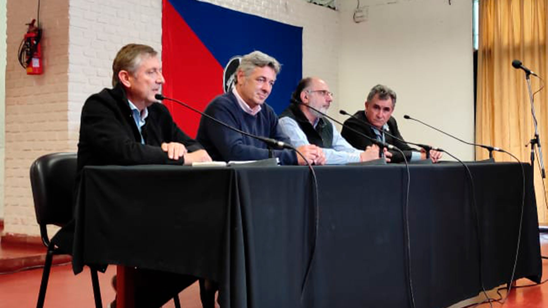 Los dirigentes de la Mesa de Enlace hoy durante una conferencia de prensa en la Rural de Río Cuarto. (Foto: Canal Ganadero)