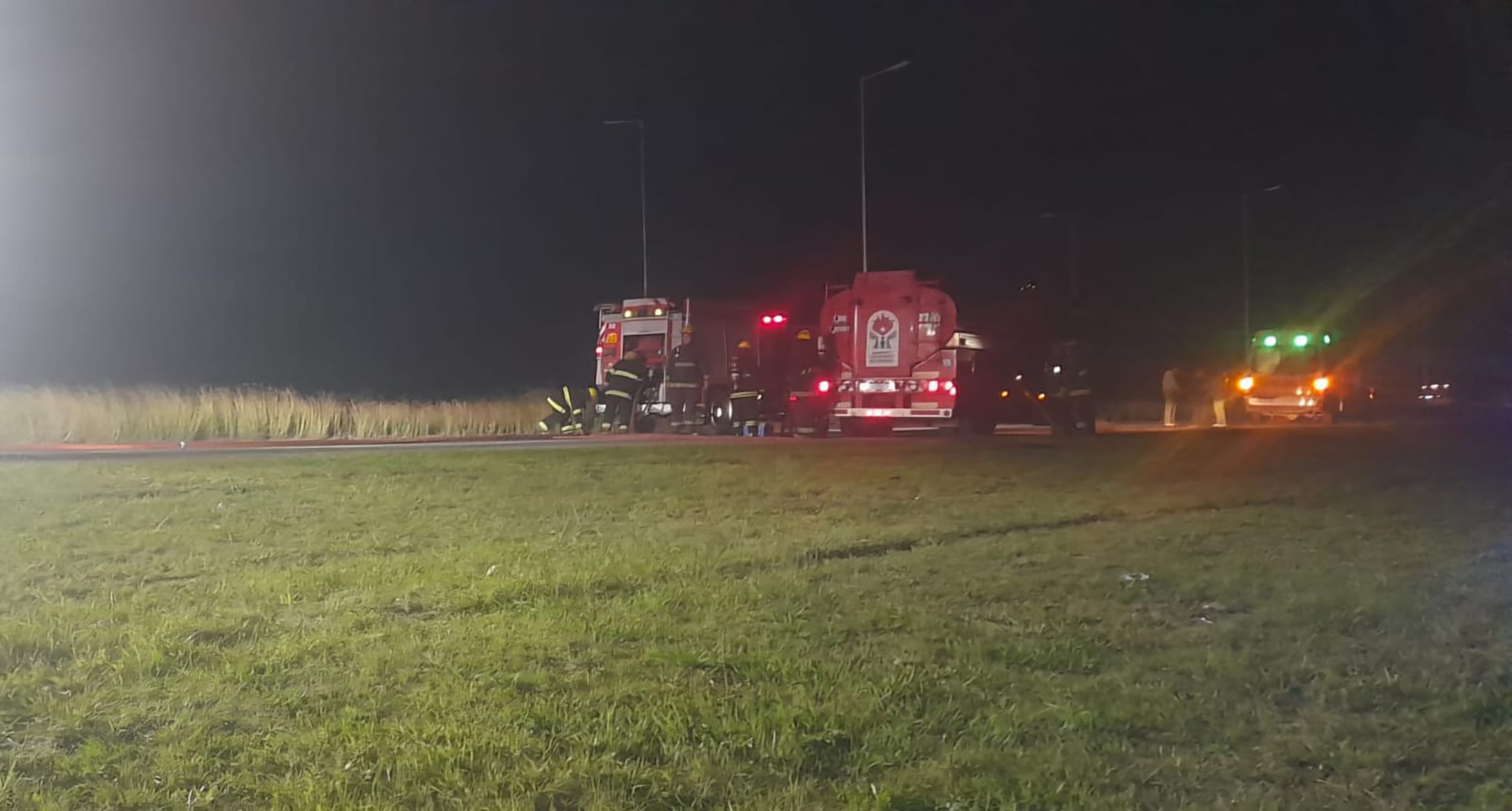 Accidente fatal en C&oacute;rdoba: un cami&oacute;n choc&oacute; contra otro, se prendi&oacute; fuego y muri&oacute; el conductor