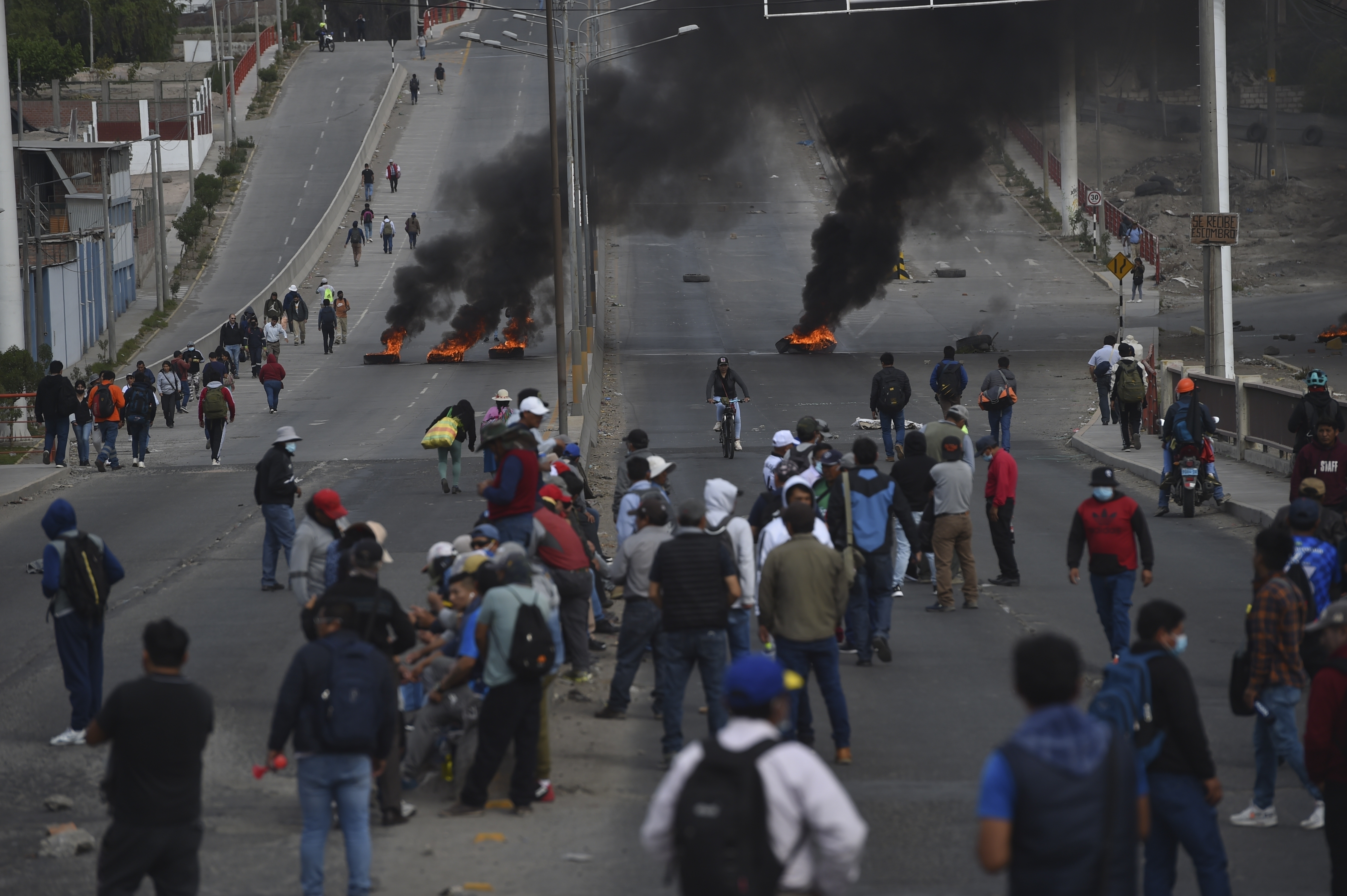 Demonstrators block a highway to protest against Congress and the government of Peruvian President Dina Boluarte in Arequipa, Peru, Thursday, Jan. 19, 2023. (AP Photo/José Sotomayor)