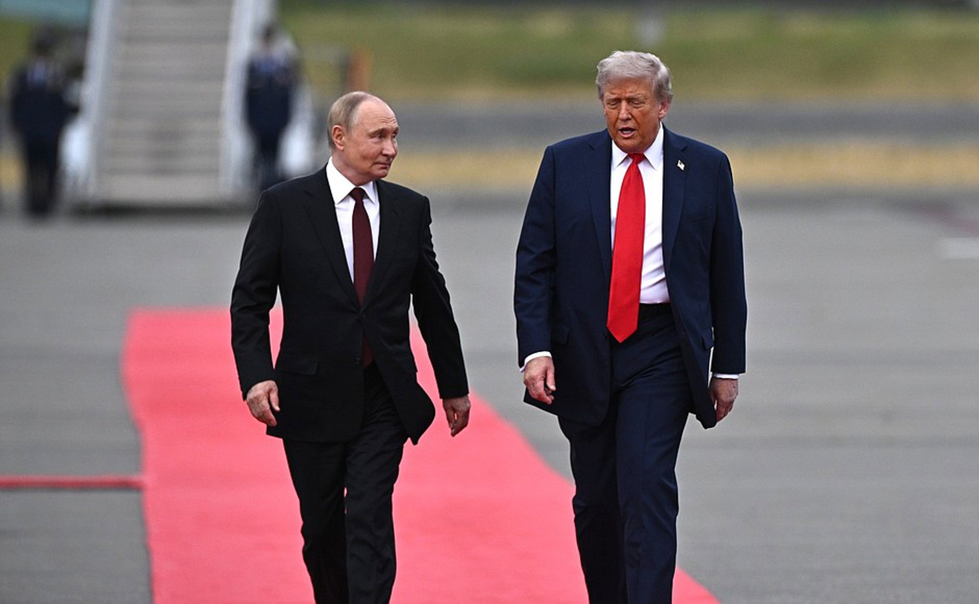 El Kremlin informó que Vladimir Putin recibió "con comprensión" las propuestas de Donald Trump sobre Ucrania