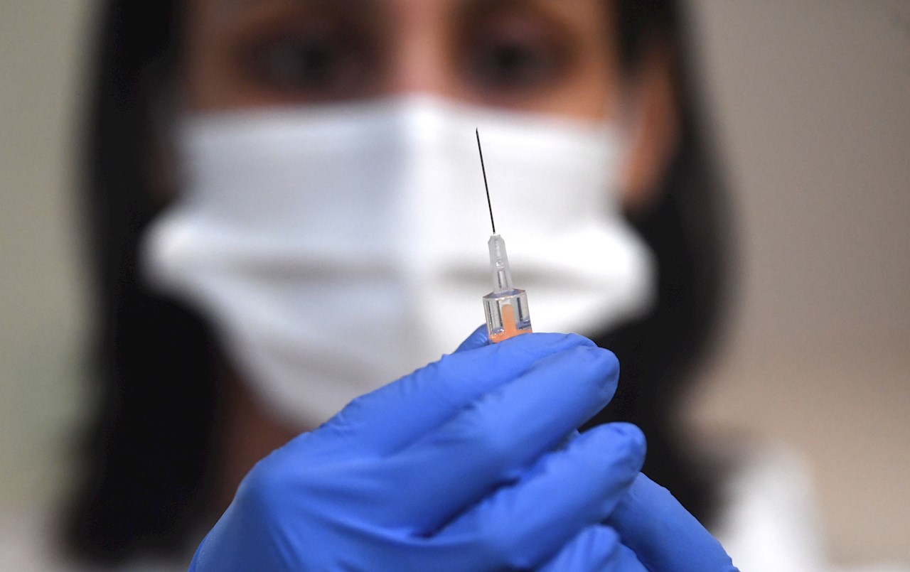 Un especialista anunció que la vacuna Patria podría ser aplicada vía nasal (Foto: EFE)