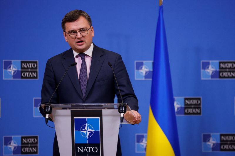 Dmitro Kuleba criticó a la Unión Europea por su ineficiencia y retrasos en el suministro de la munición acordada (REUTERS)
