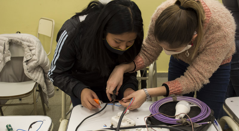 La formación de 2021 de Constructoras incluyó instalación eléctrica, albañilería e instalación sanitaria. (Imagen: gentileza Mesa Federal de Políticas Económicas con Perspectiva de Género )