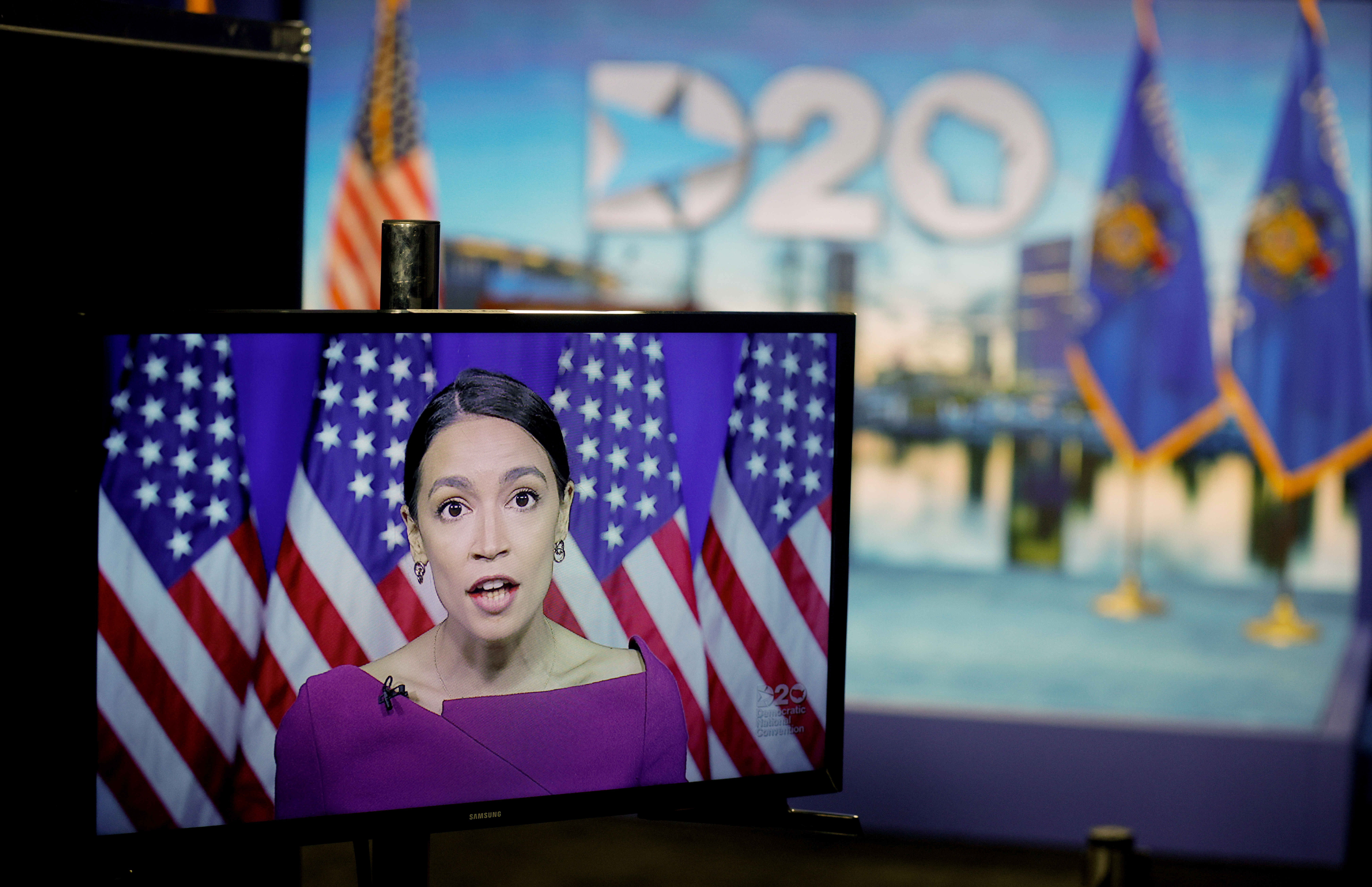  Alexandria Ocasio-Cortez durante su discurso en la Convención Nacional Demócrata. REUTERS/Brian Snyder/Pool