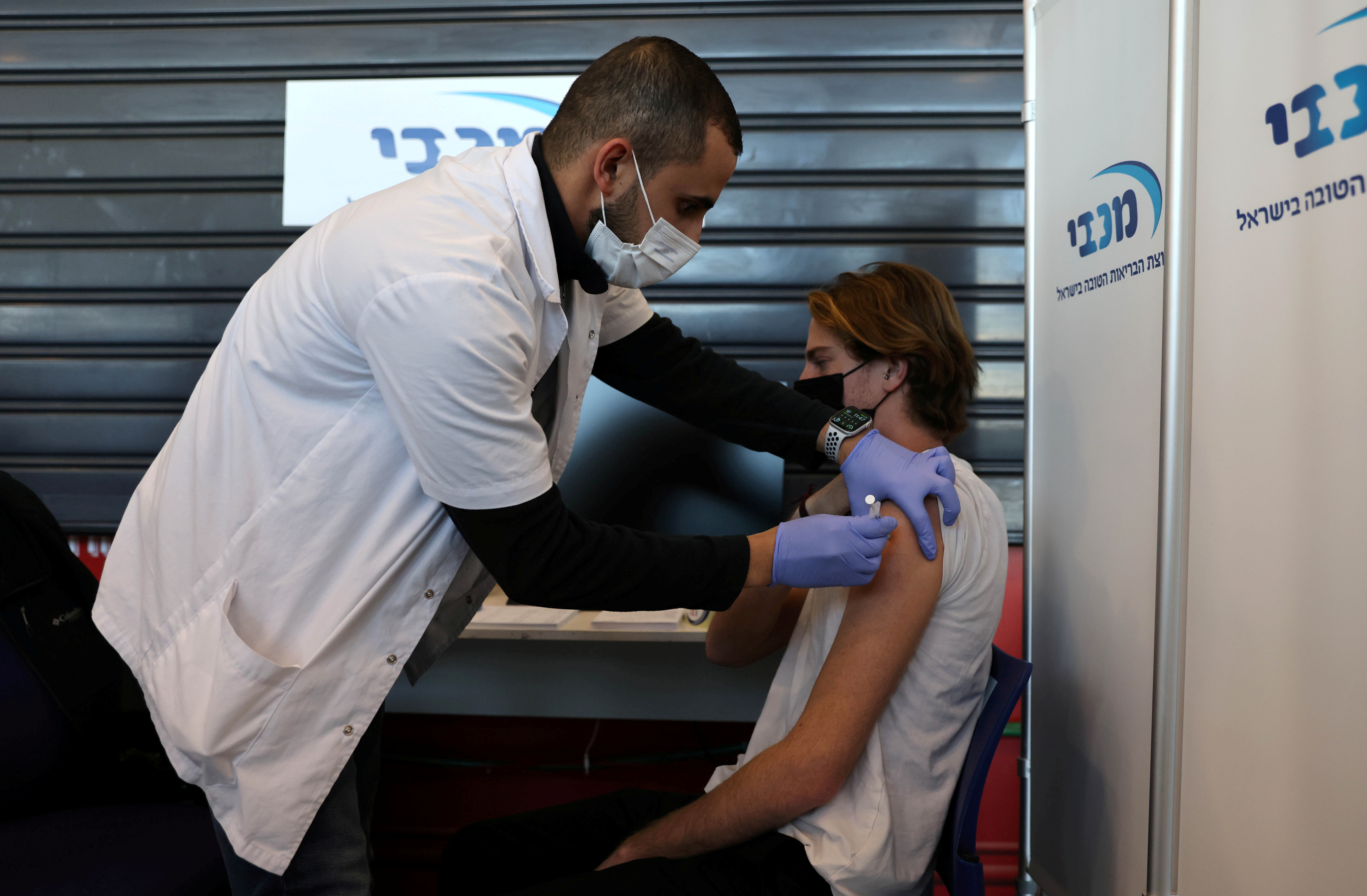 Unos 5,7 millones de los 9,3 habitantes de Israel han recibido al menos una dosis.