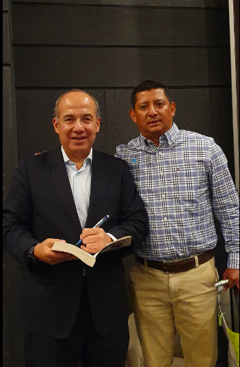 Eric Daniel Zamora Delgadillo en una foto de 2019 con el ex presidente Felipe Calderón. (Facebook)