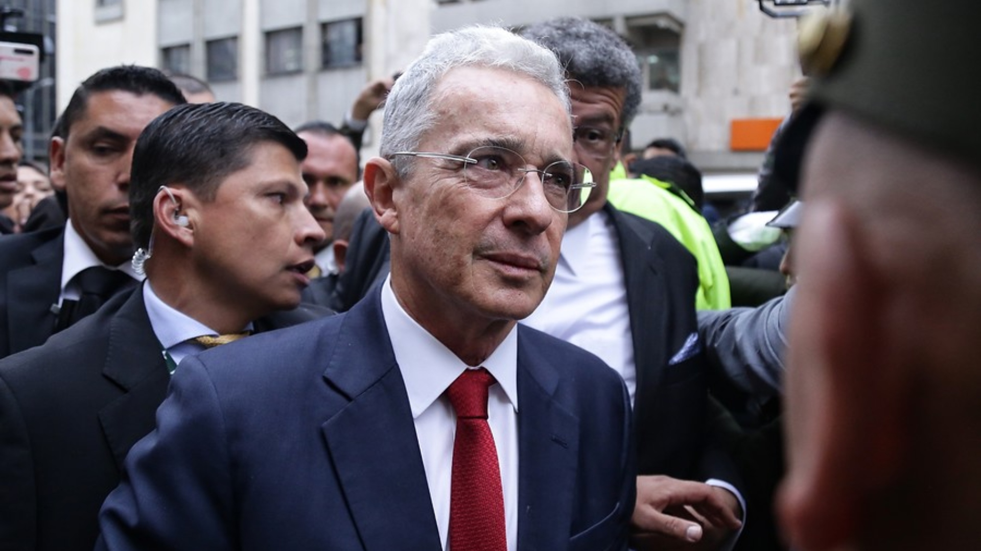 El expresidente Álvaro Uribe se negó a recibir otra camioneta para su protección, reveló el director de la UNP: “Es un gesto de generosidad”